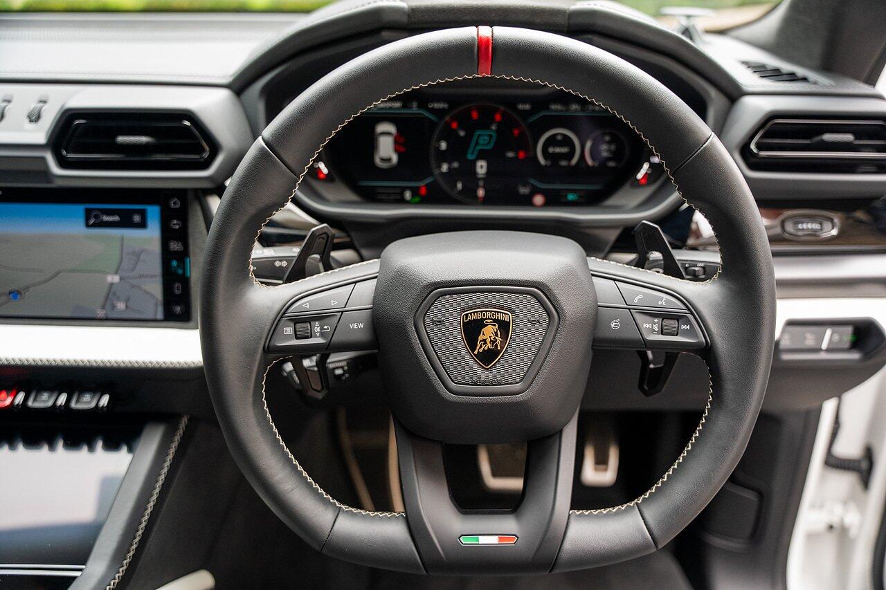 Lamborghini Urus view 72