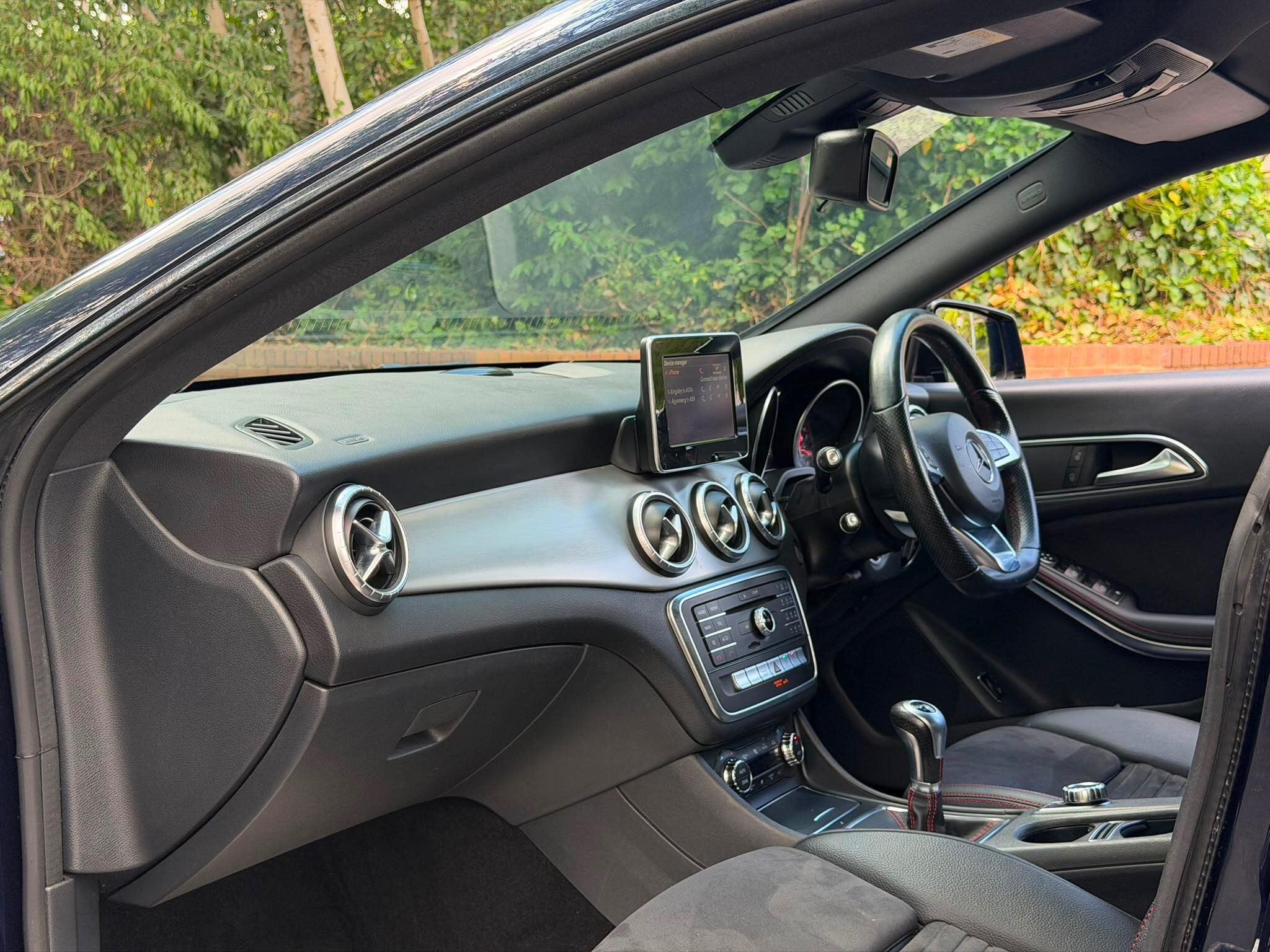 Mercedes-Benz Cla view 13