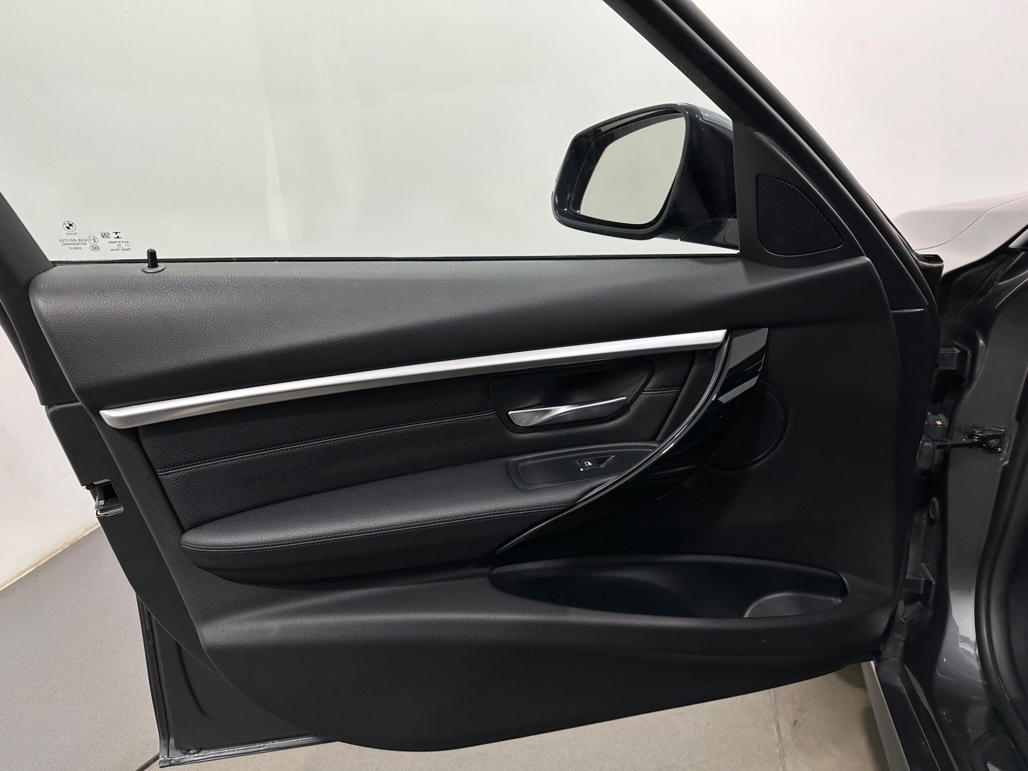 BMW 3 Series view 38