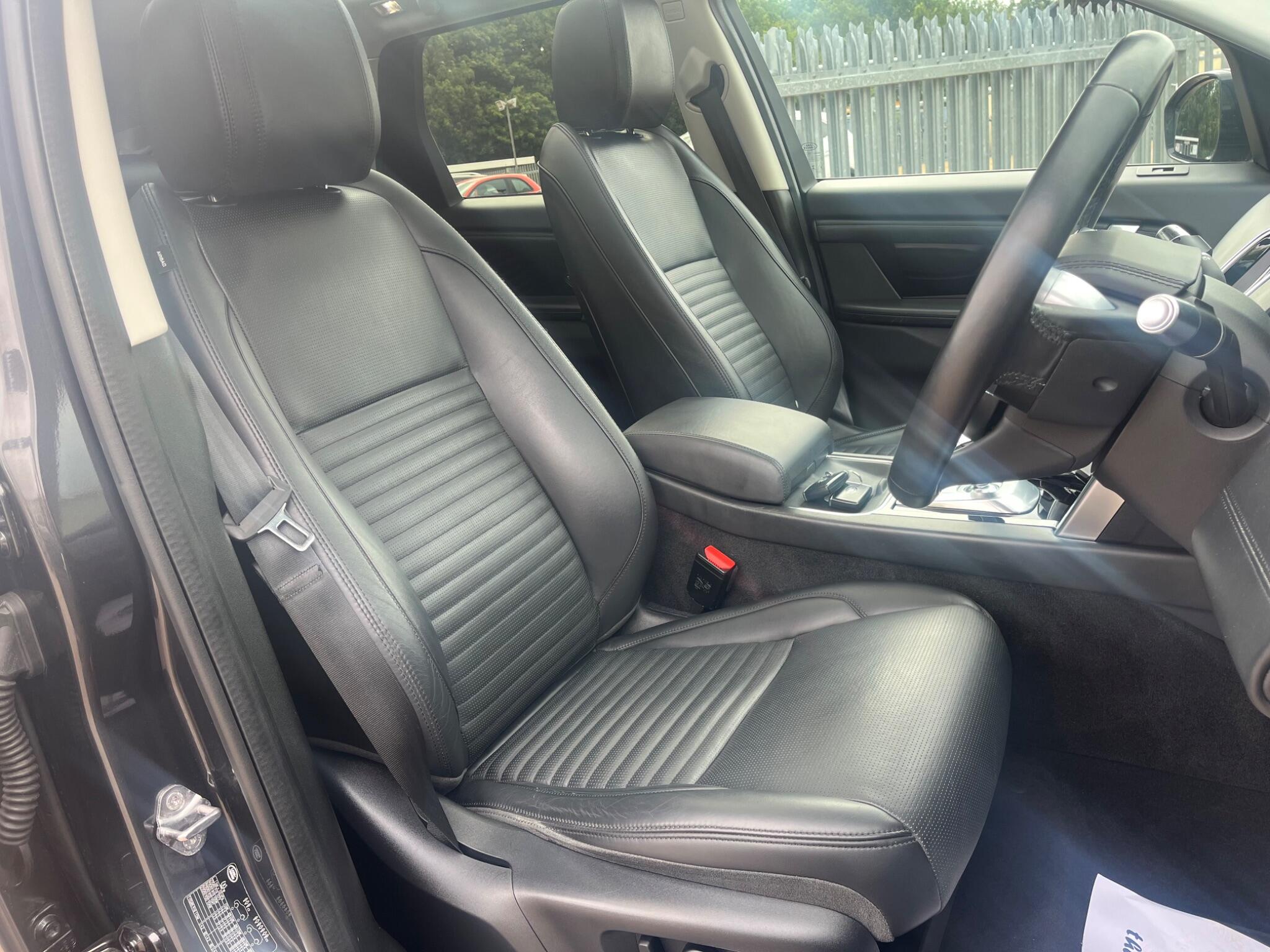 Land Rover Discovery Sport view 27