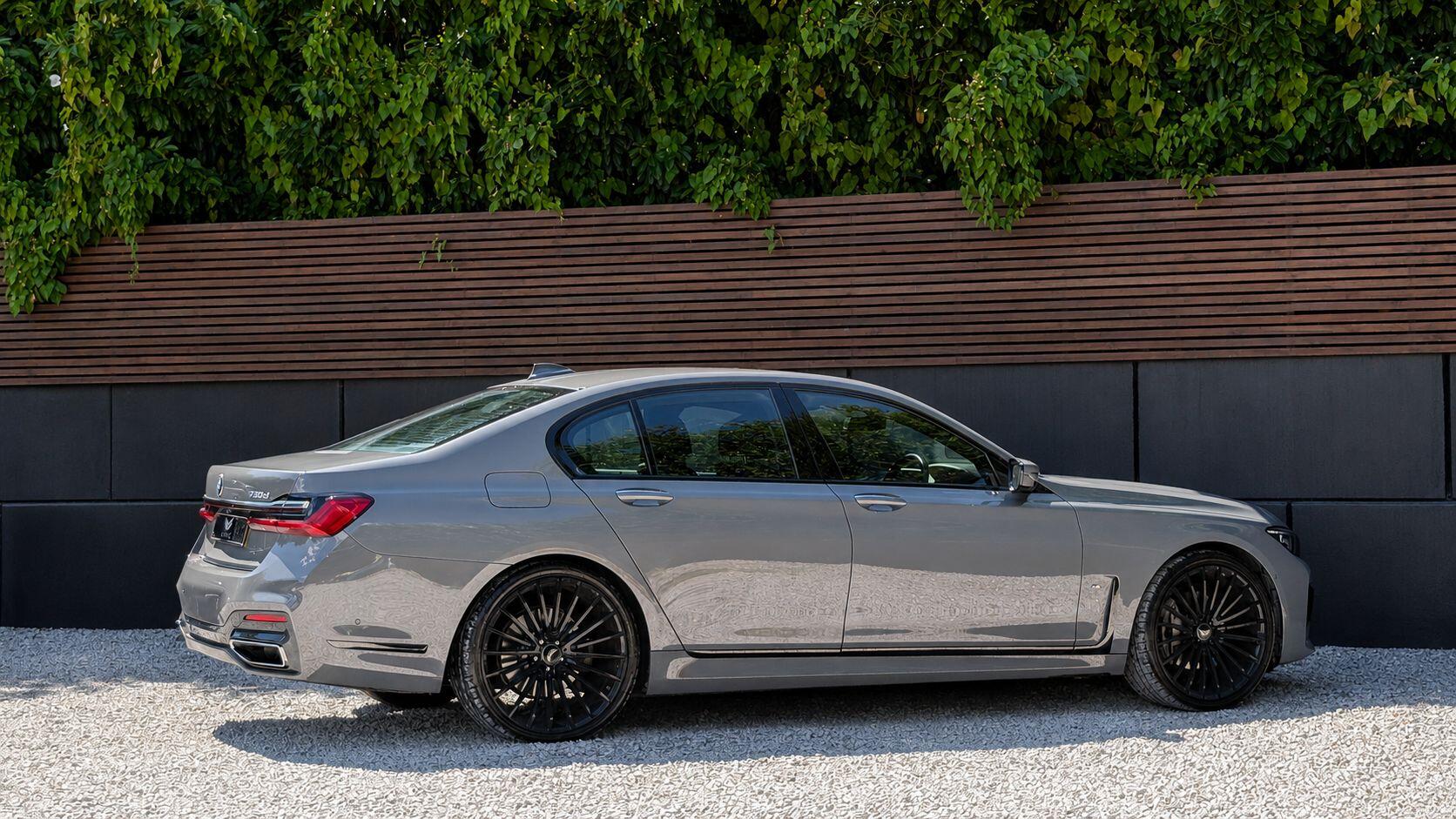 BMW 7 Series view 7