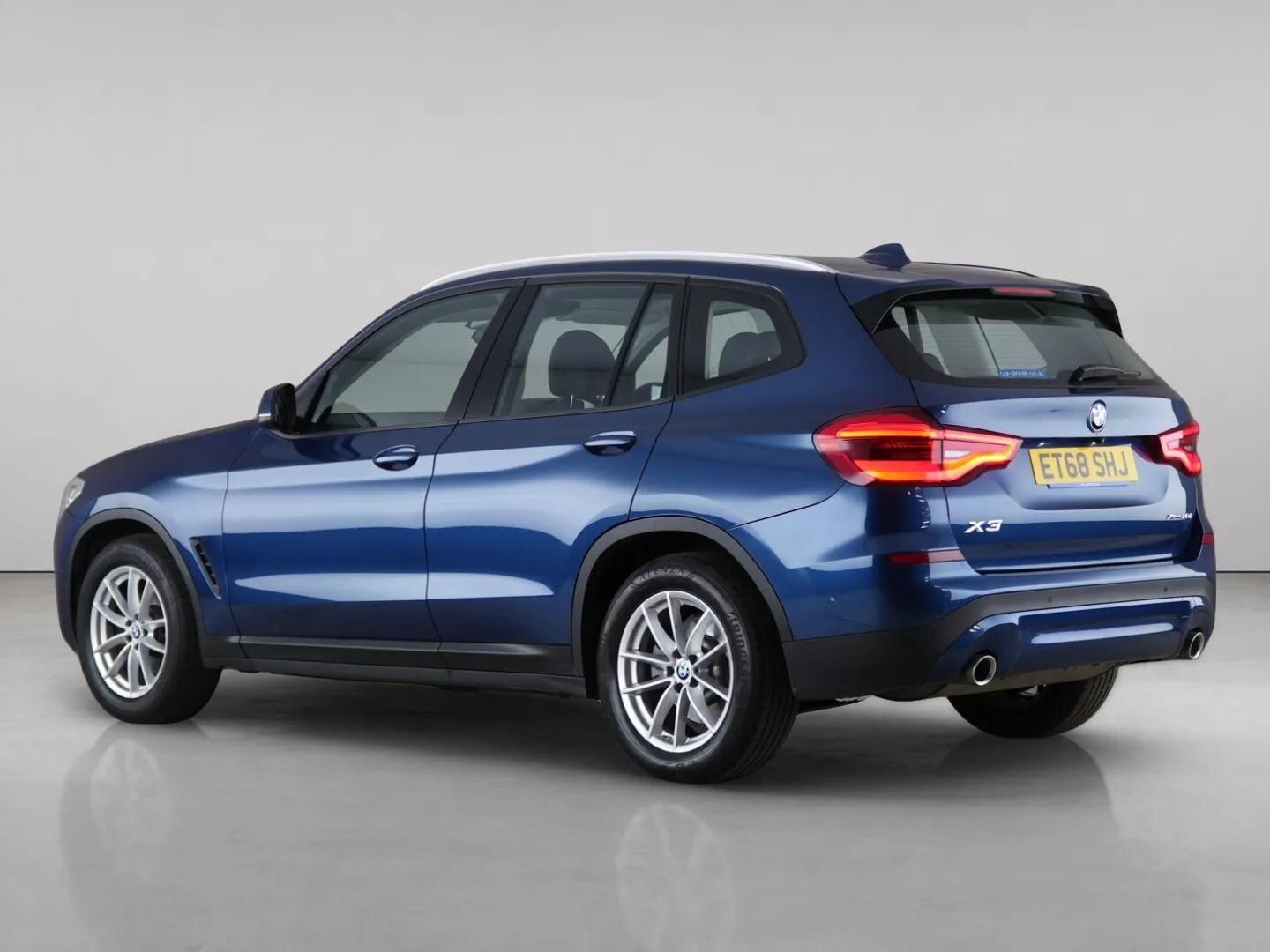 BMW X3 view 8