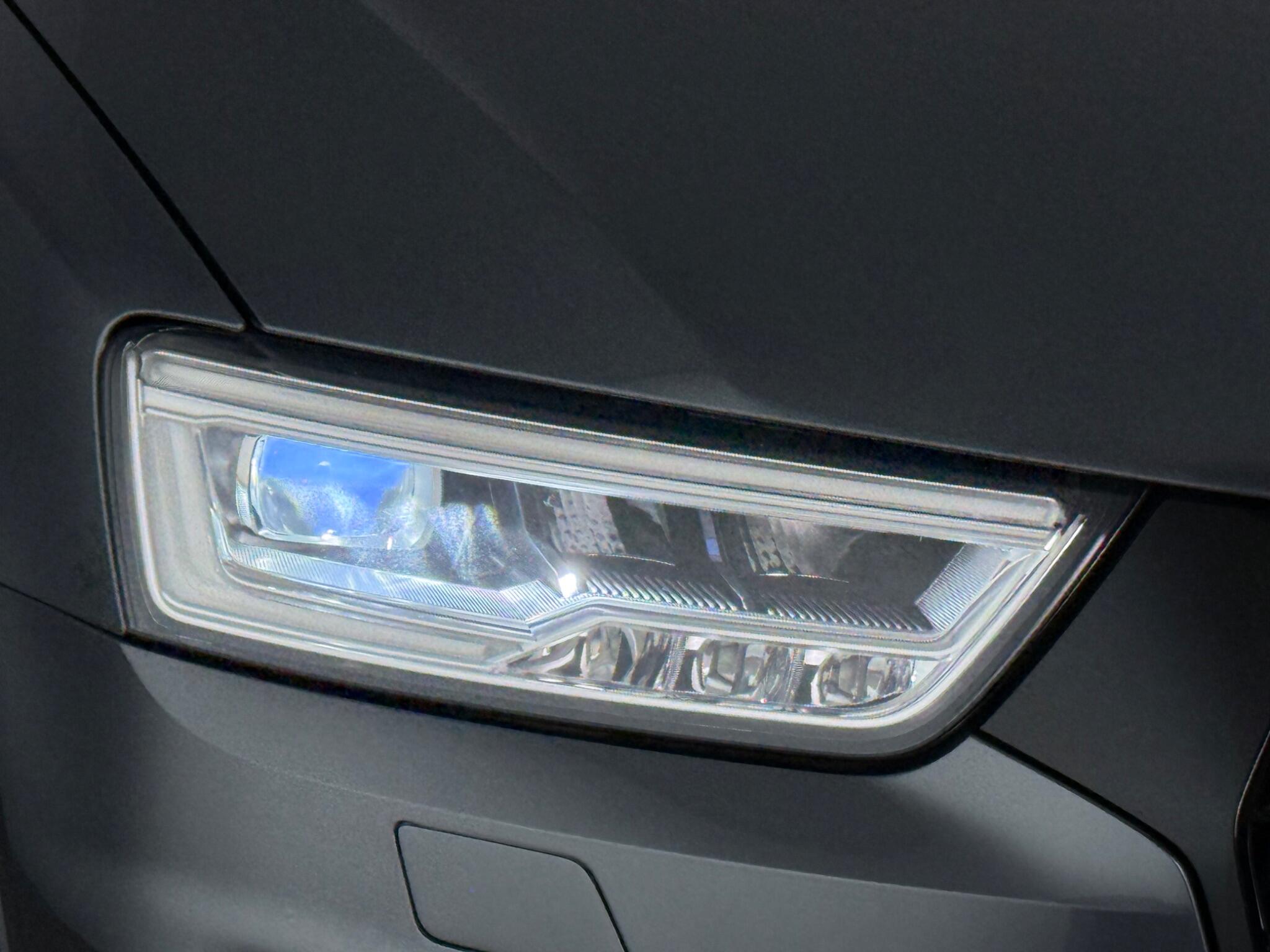 Audi Q3 view 12