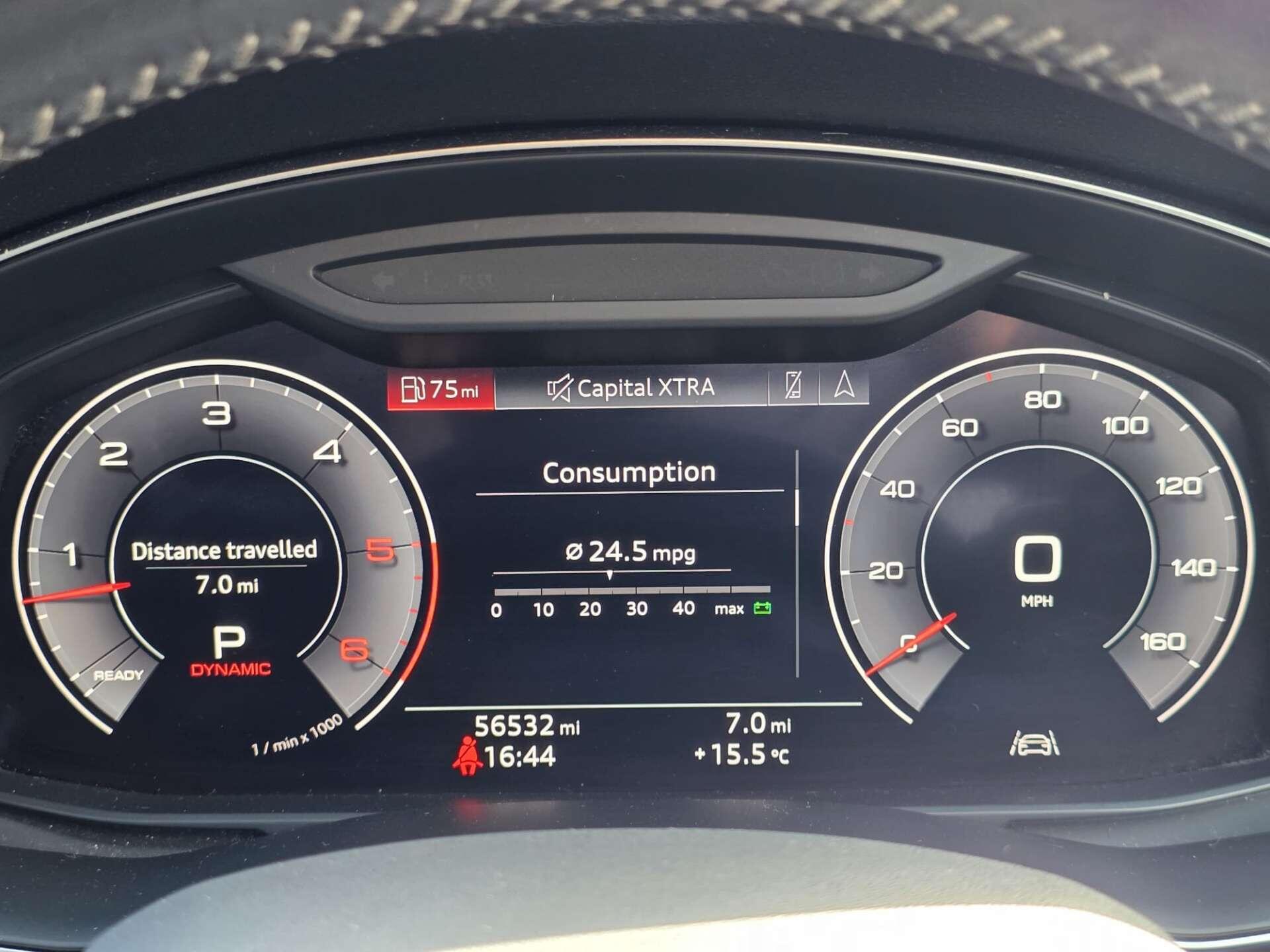 Audi Q8 view 38