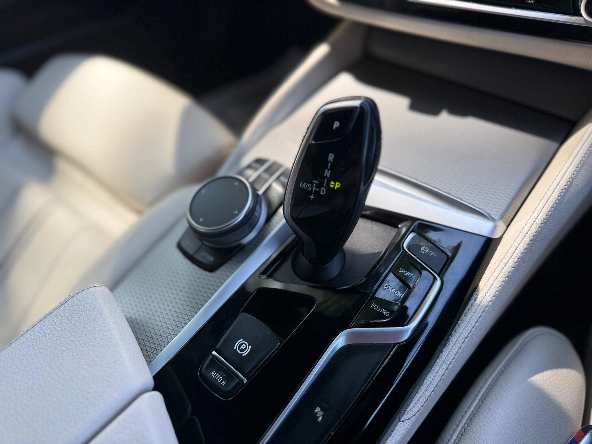 BMW 5 Series view 11