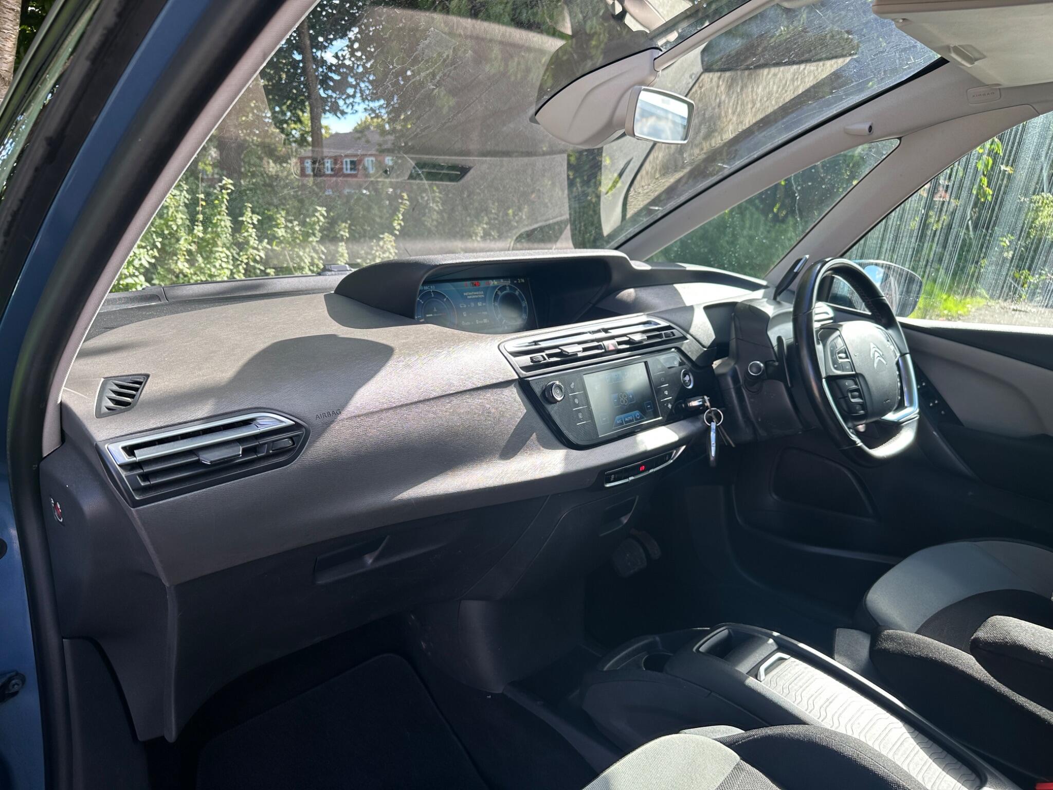 Citroen Grand C4 Picasso view 17