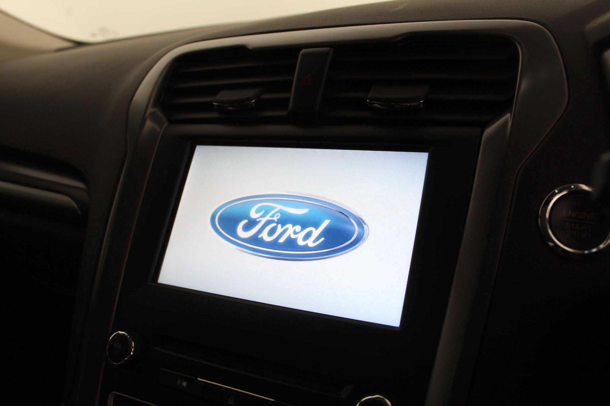 Ford Mondeo view 33