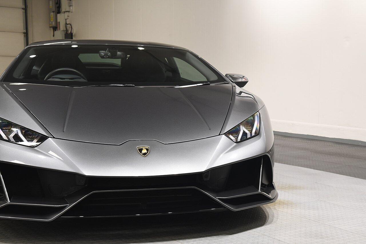 Lamborghini Huracan view 32