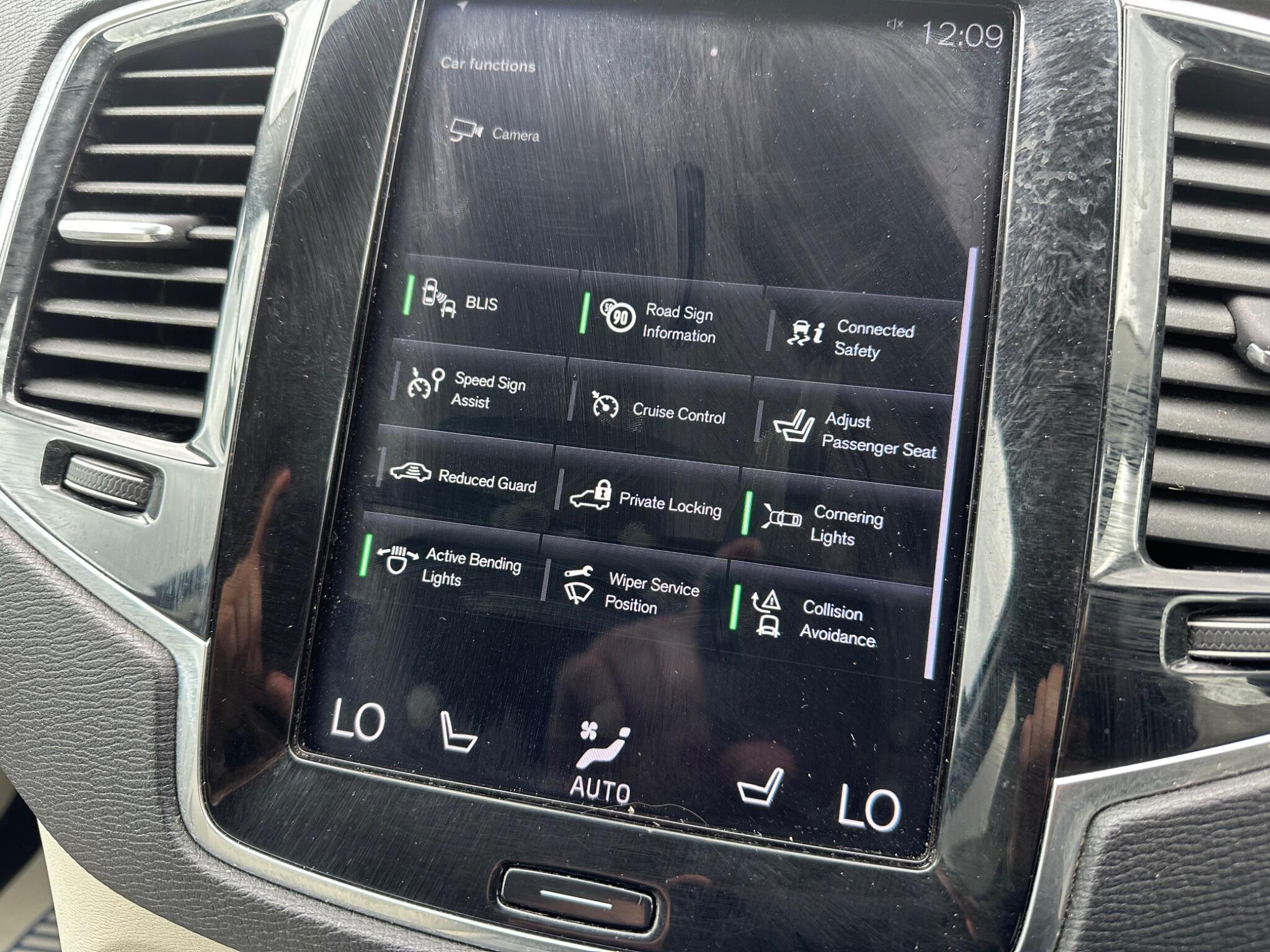 Volvo XC90 view 36