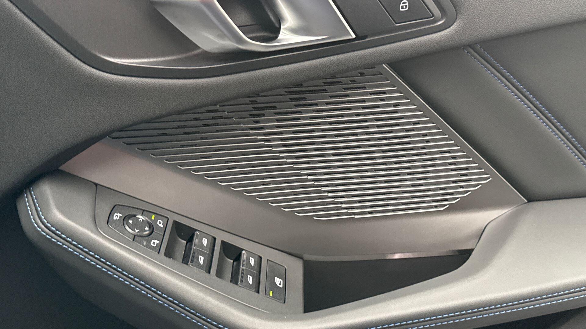 BMW 2 Series view 21