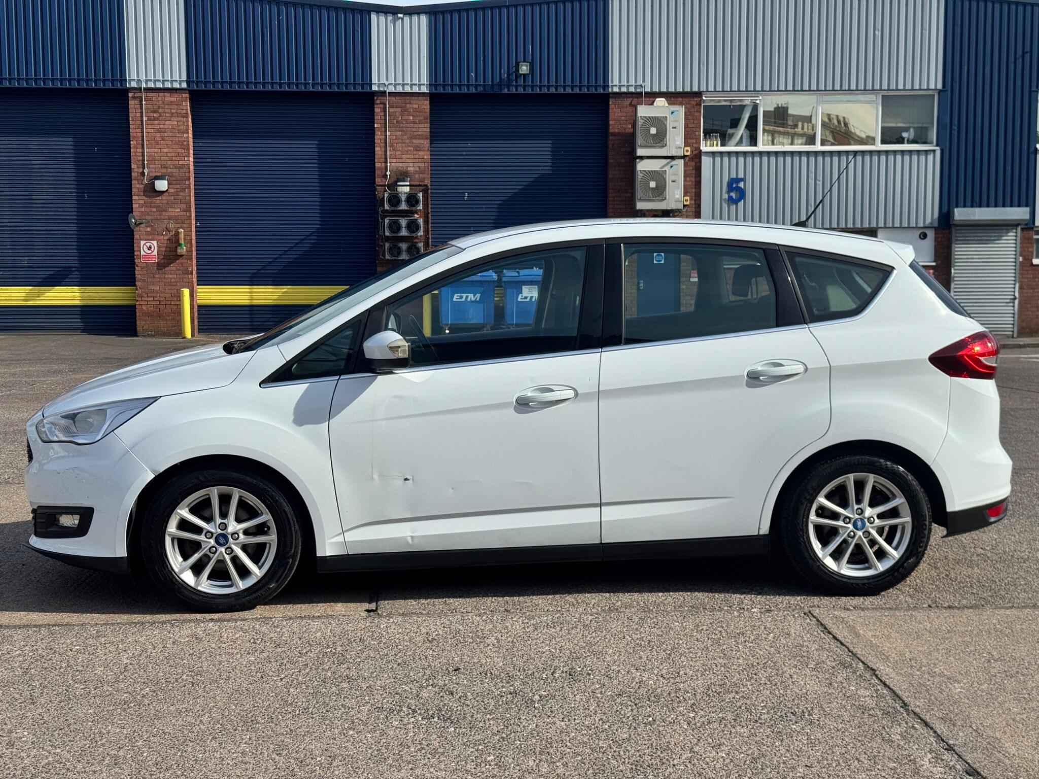 Ford C-Max view 9