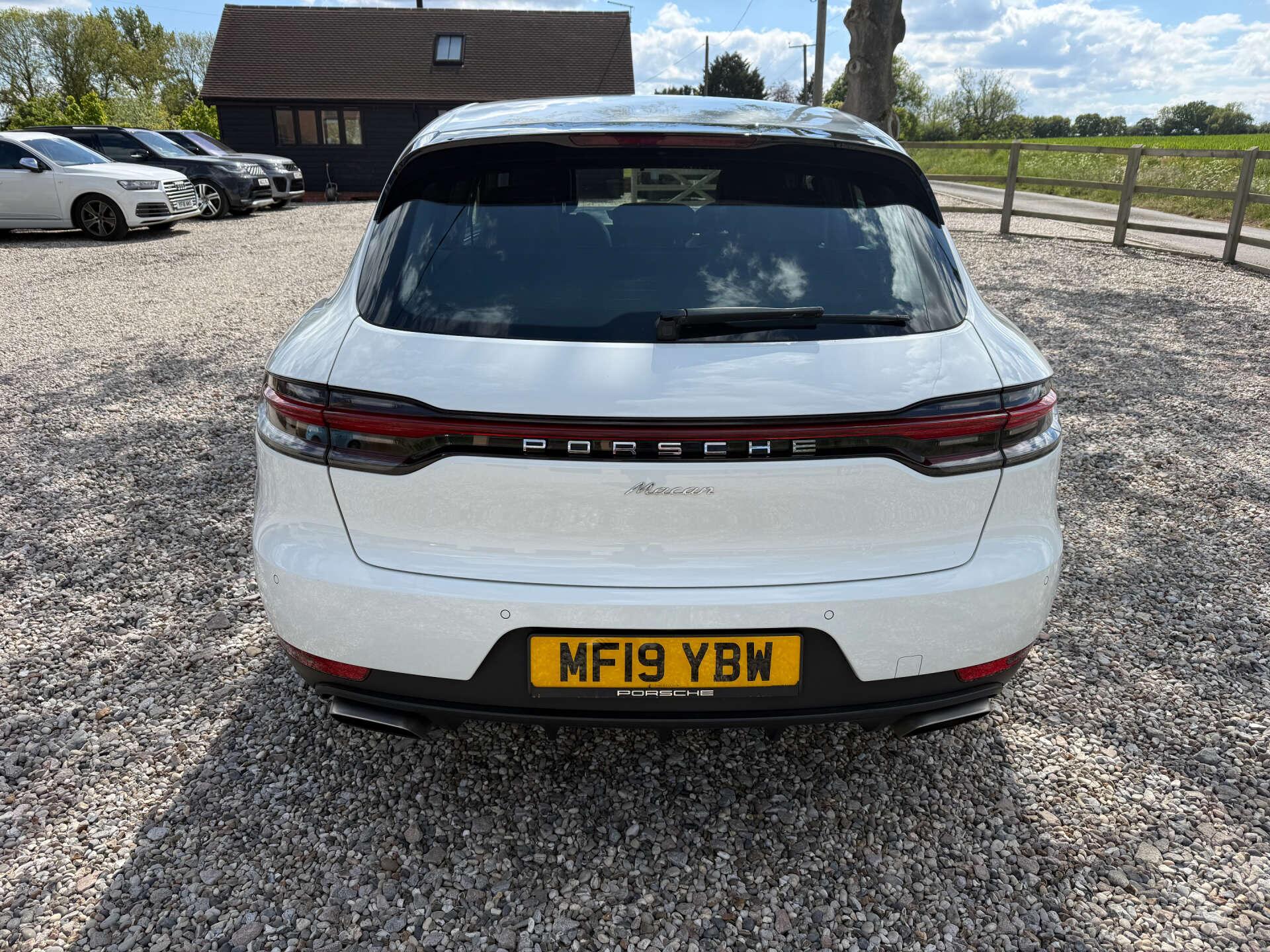Porsche Macan view 8