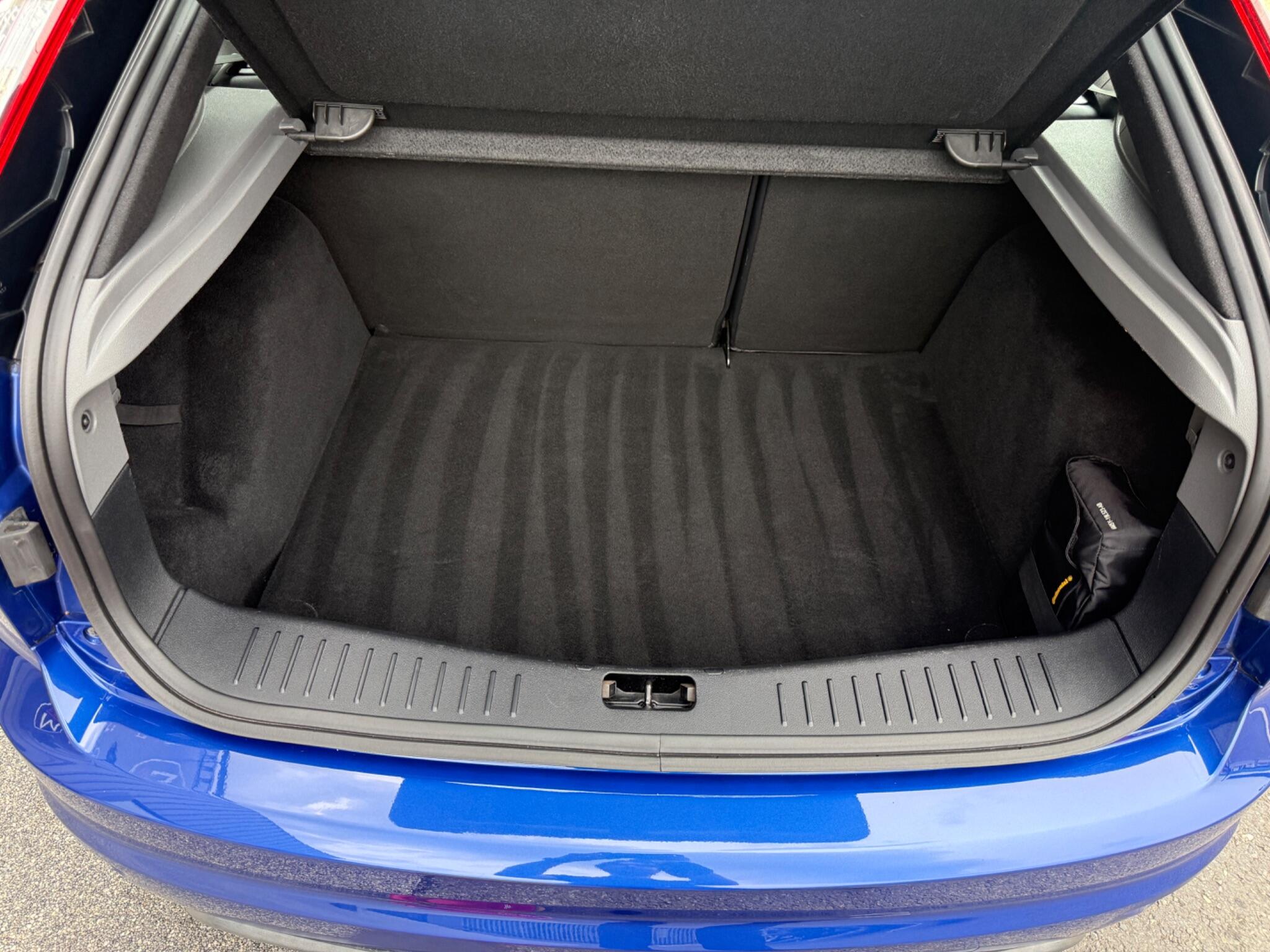 Ford Focus view 43
