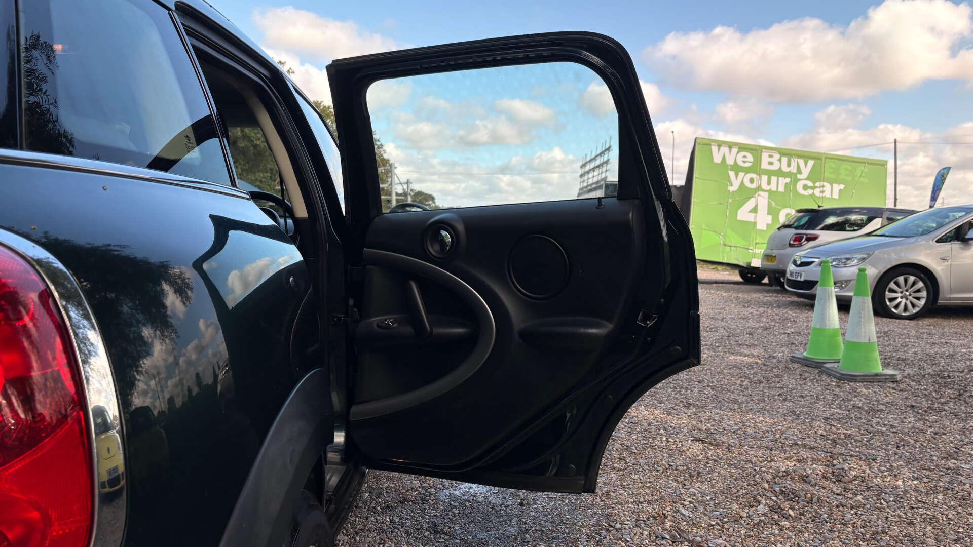 Mini Countryman view 32