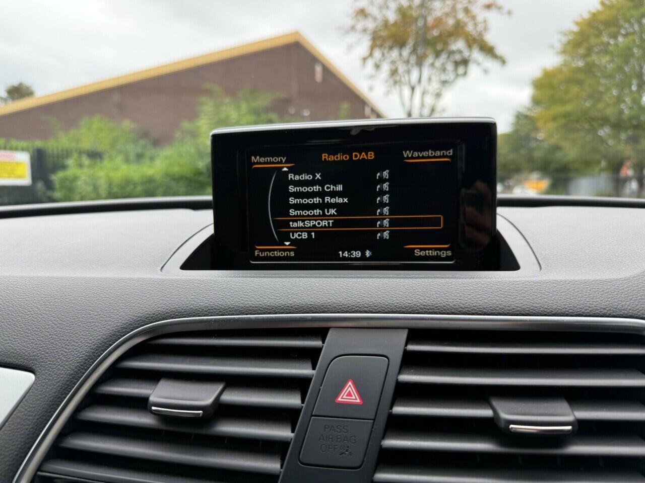 Audi Q3 view 25