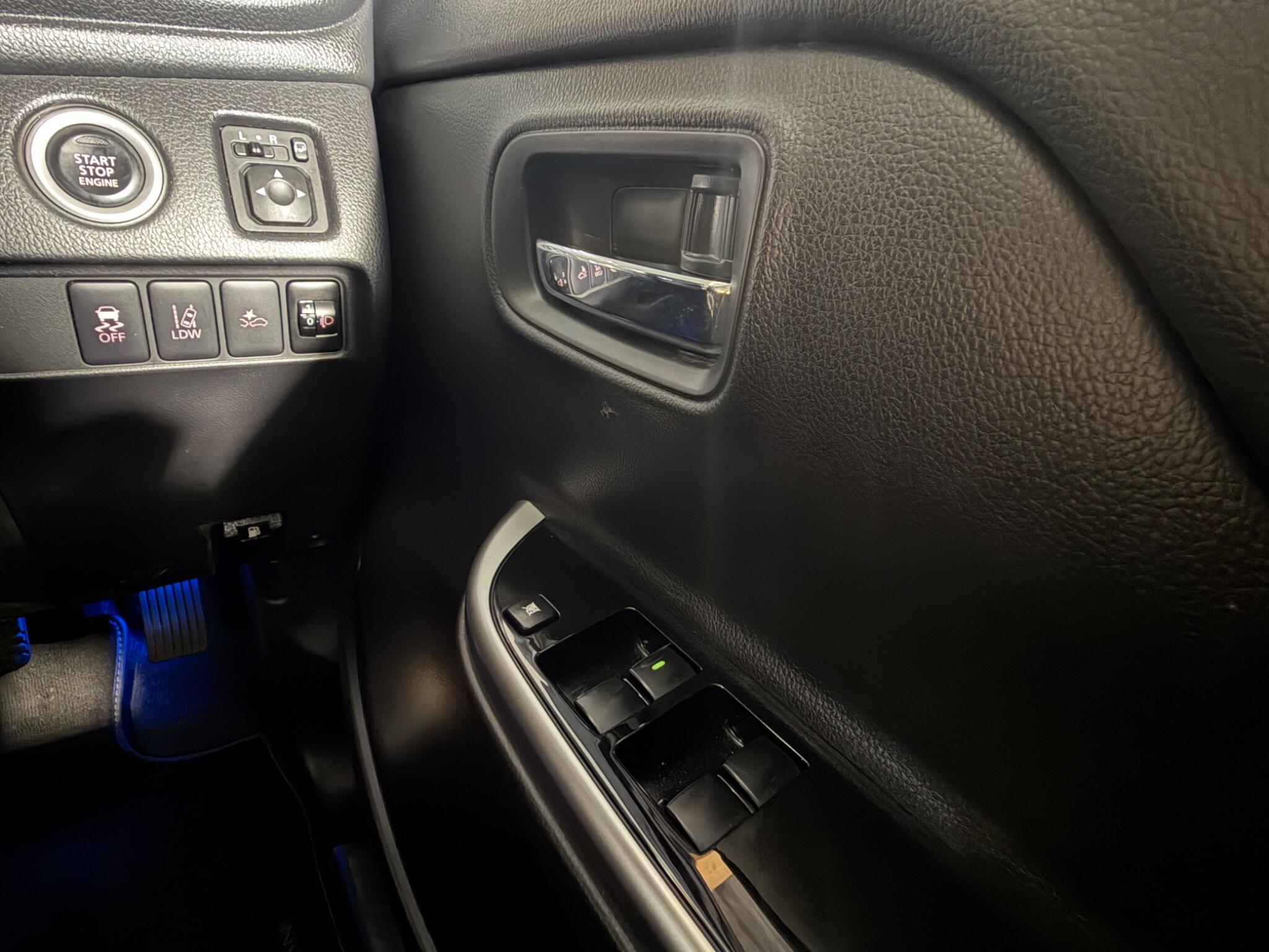 Mitsubishi L200 view 11