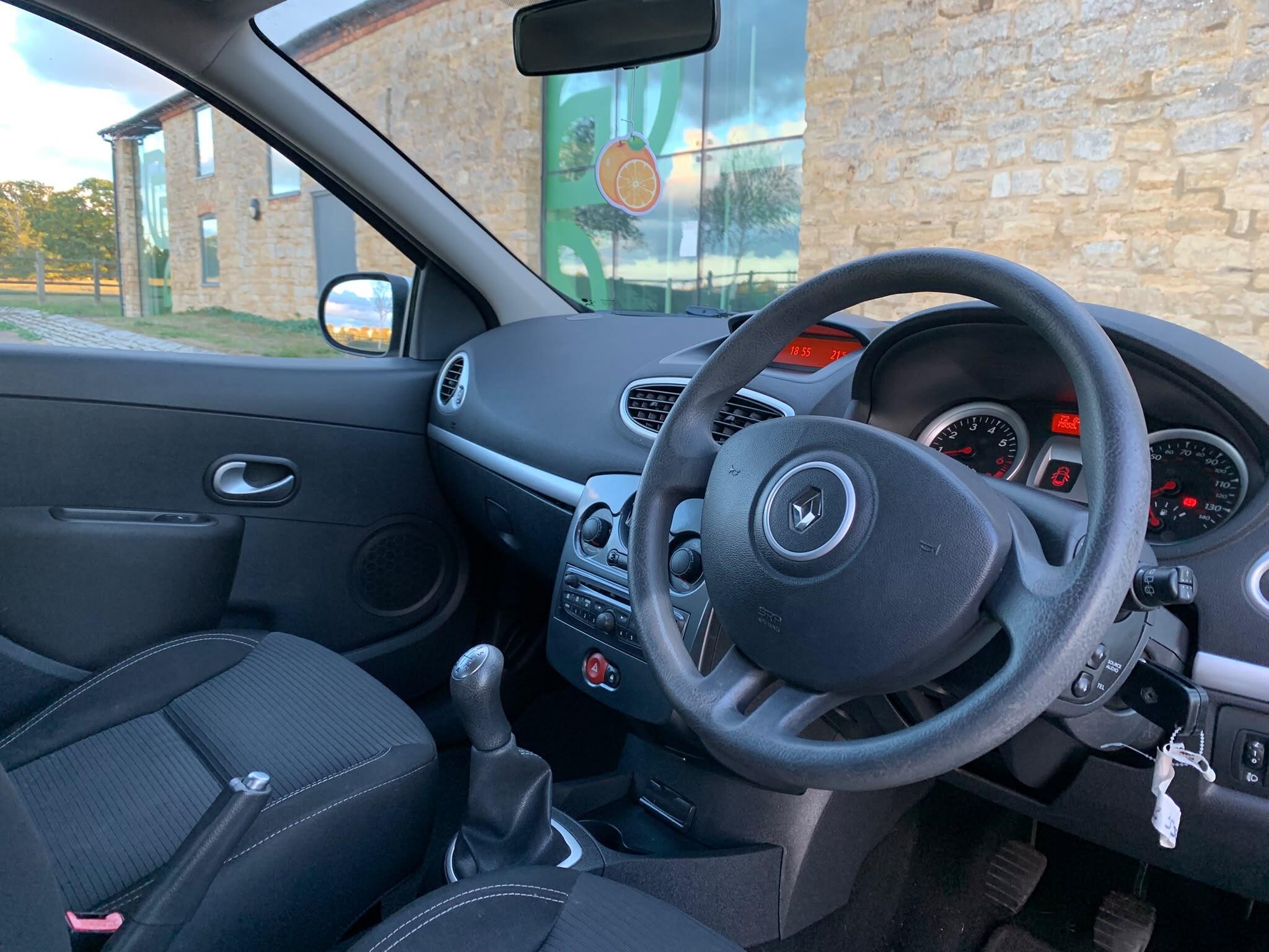 Renault Clio - Image 30