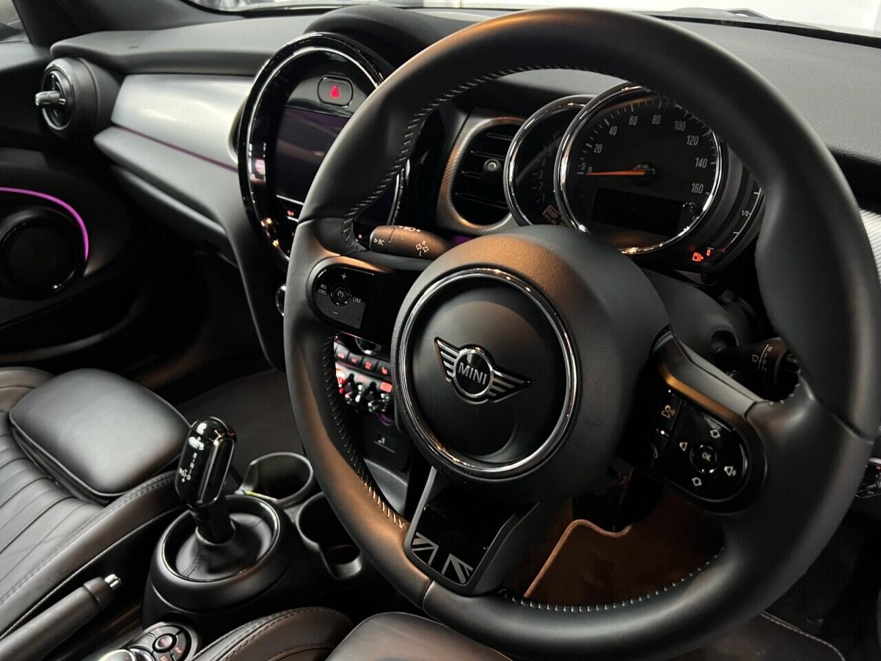 Mini Hatch view 41