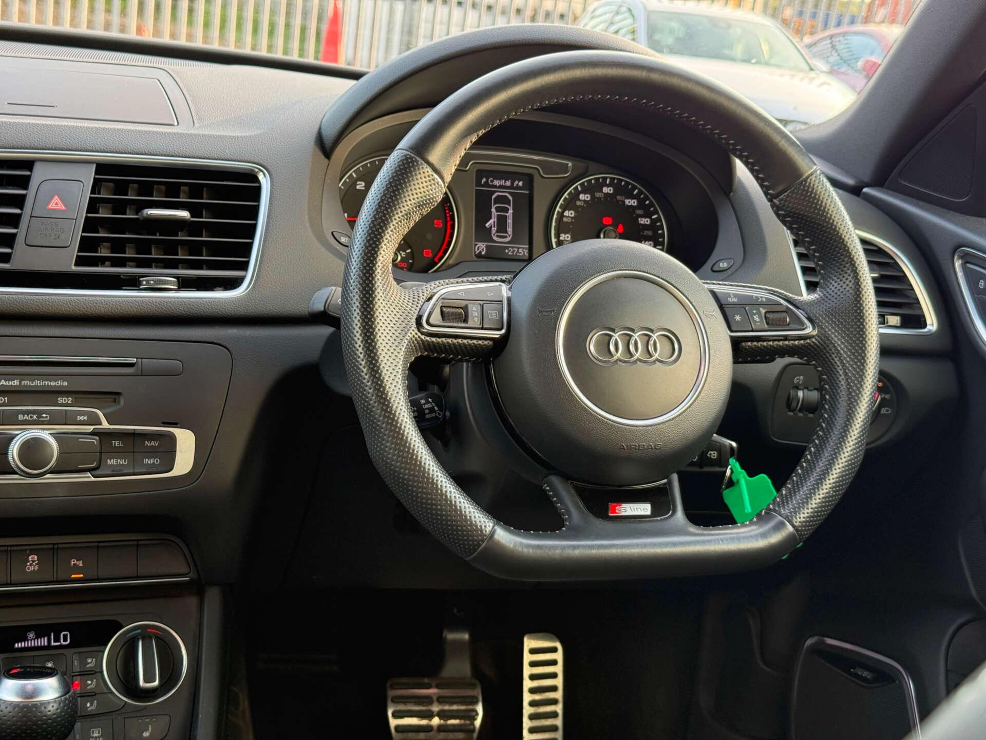 Audi Q3 view 39