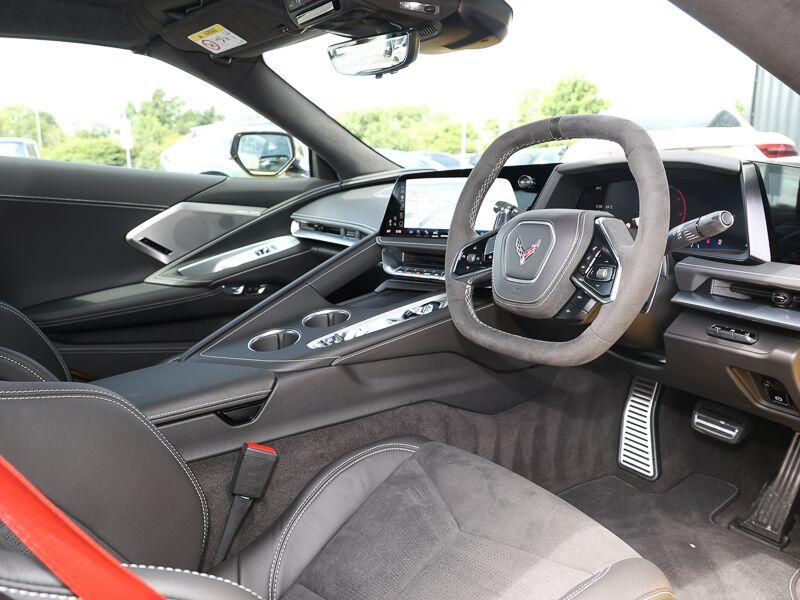 Chevrolet Corvette view 7
