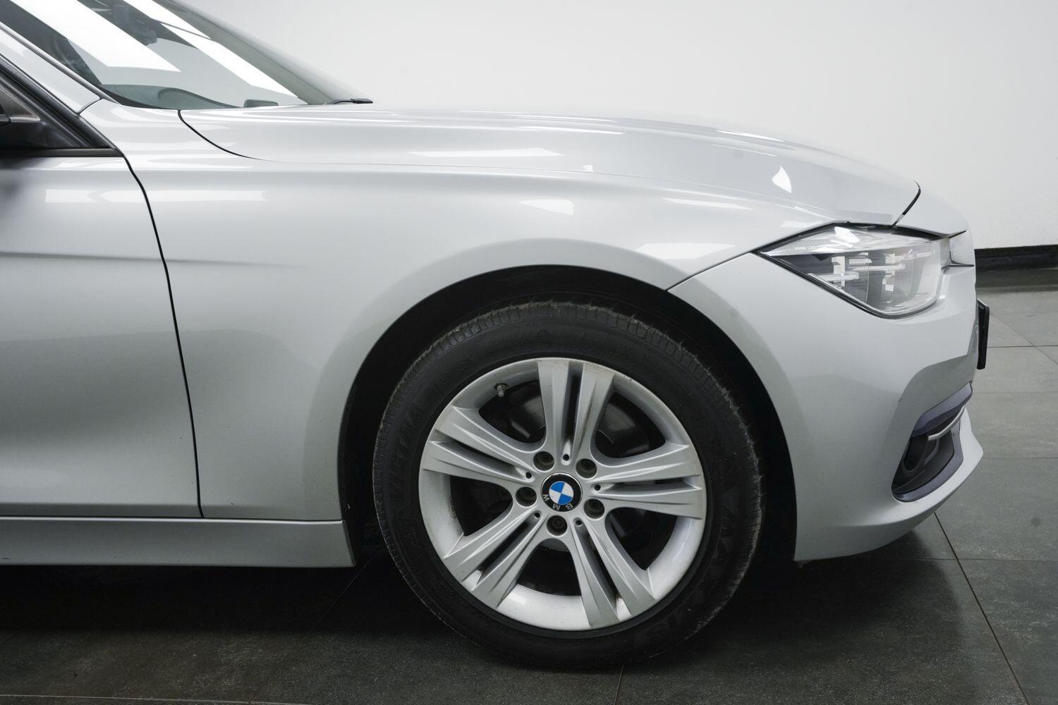 BMW 3 Series view 4