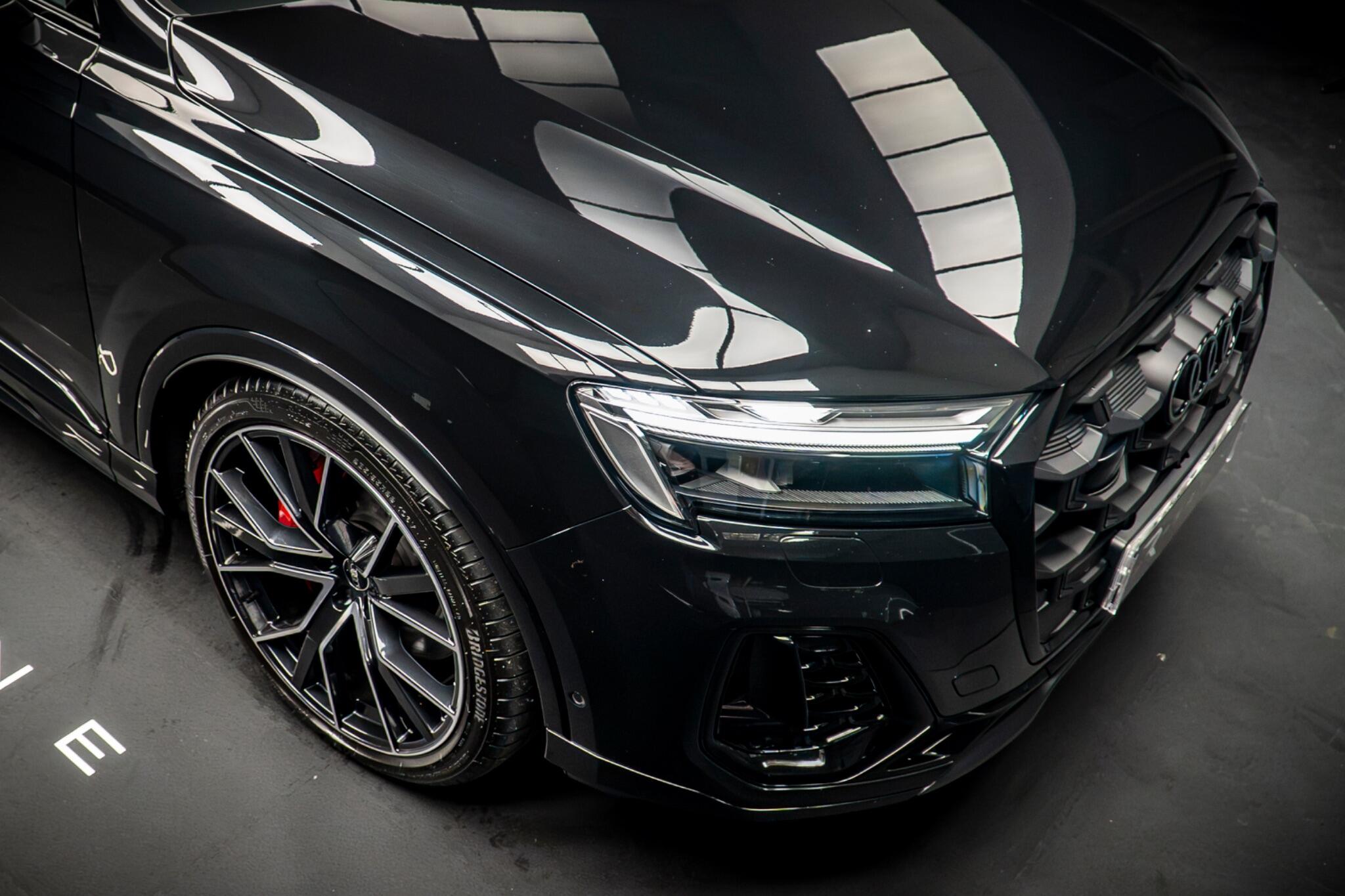 Audi SQ7 view 12