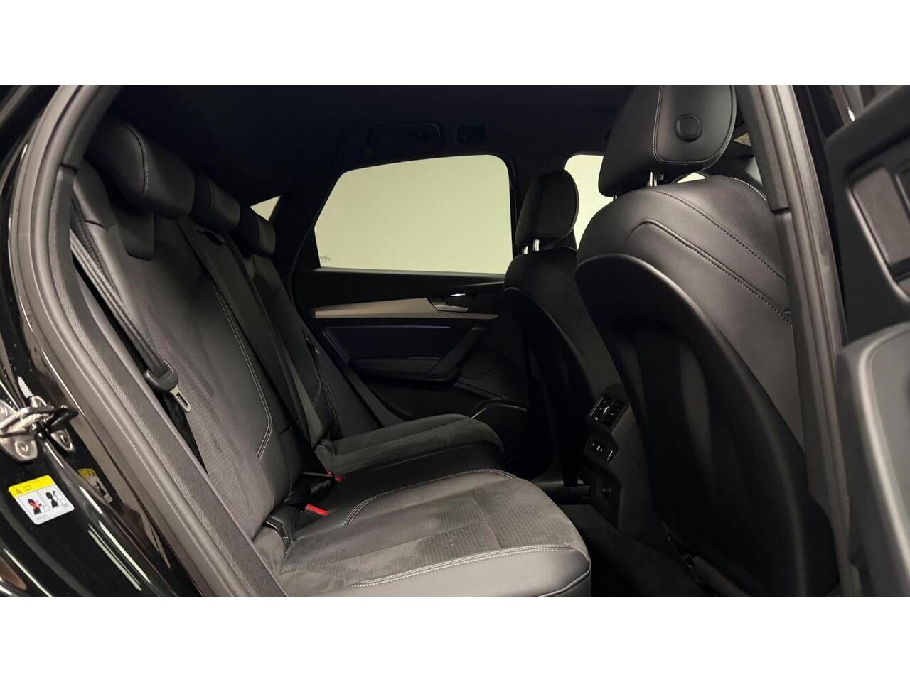Audi Q5 view 16