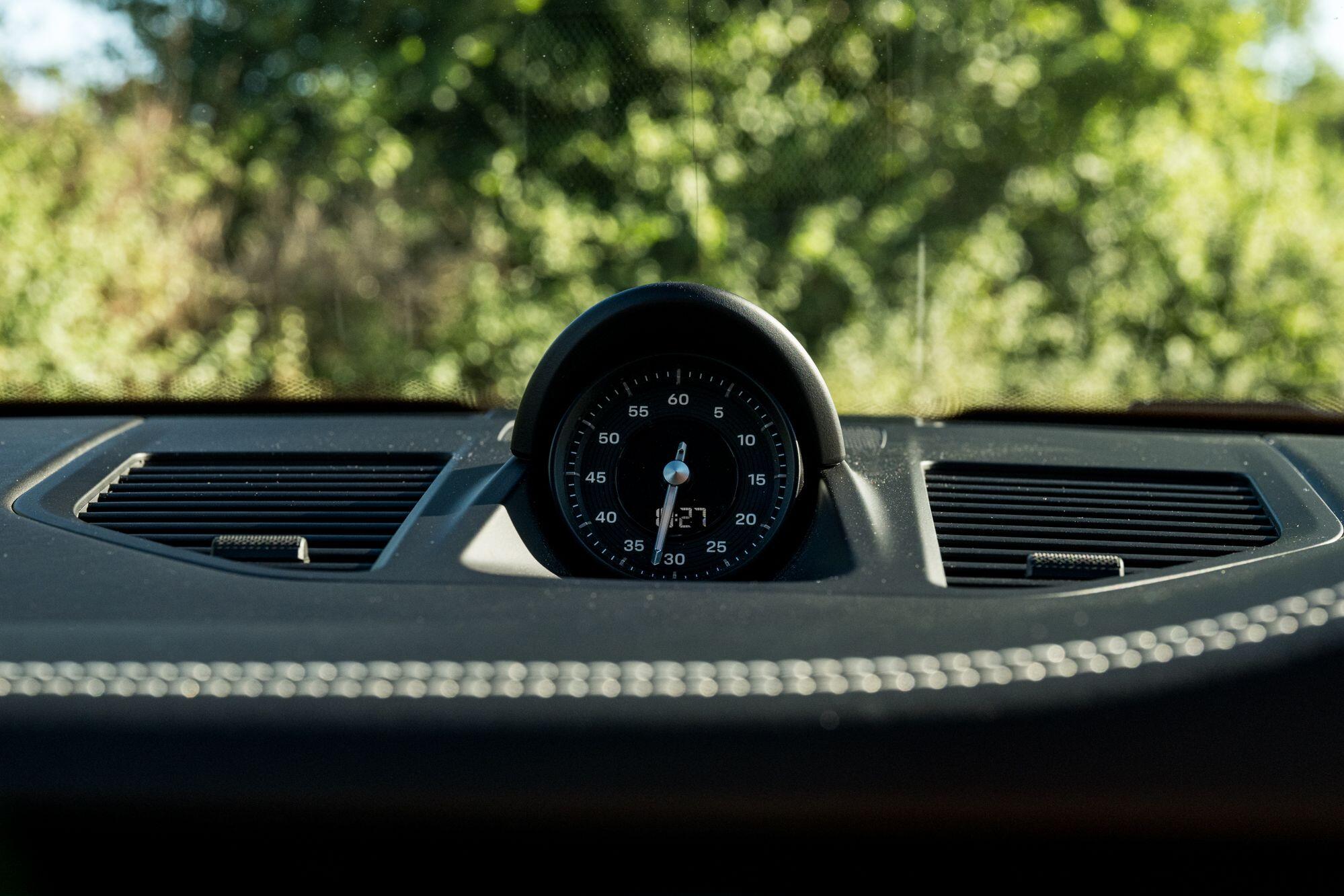 Porsche 911 view 34