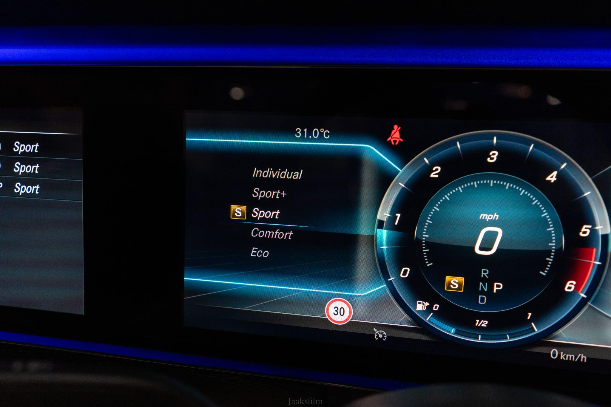 Mercedes-Benz E-Class view 38