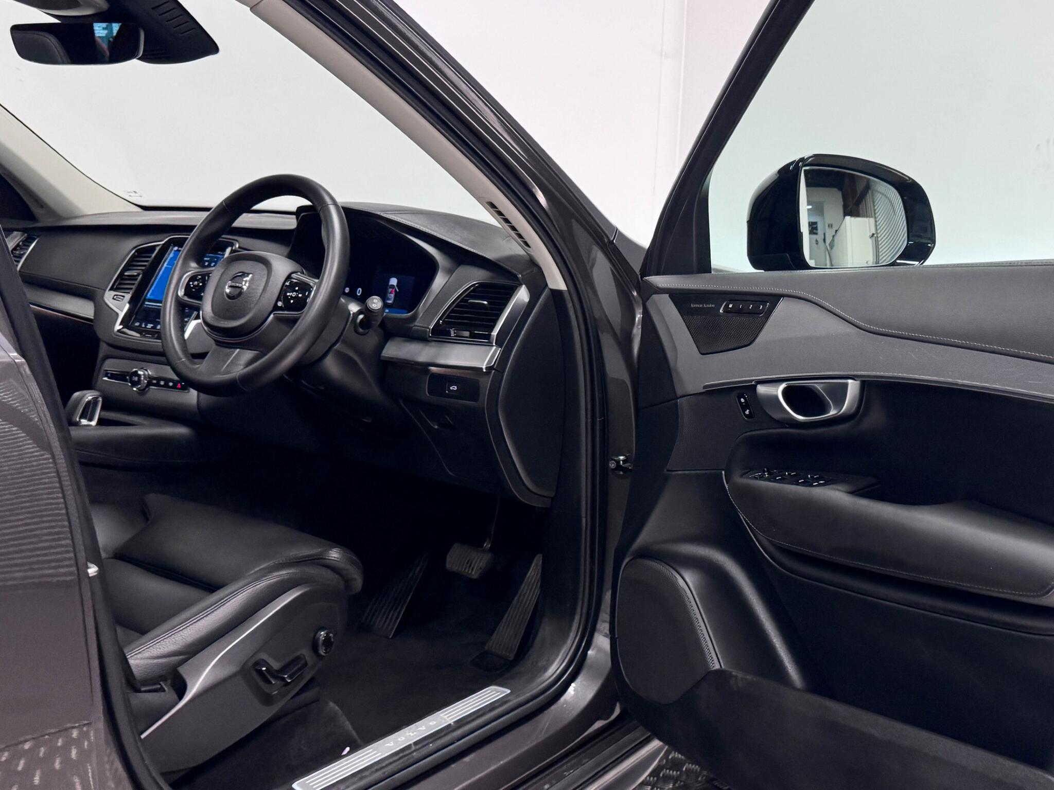 Volvo XC90 view 29