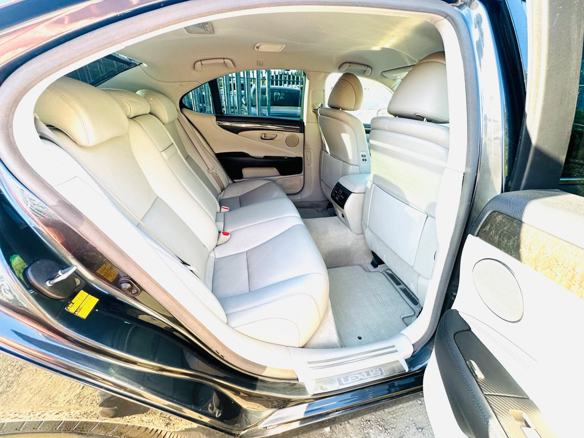 Lexus LS view 4