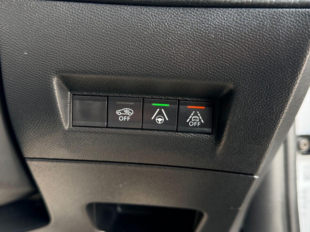 Peugeot E-2008 view 32