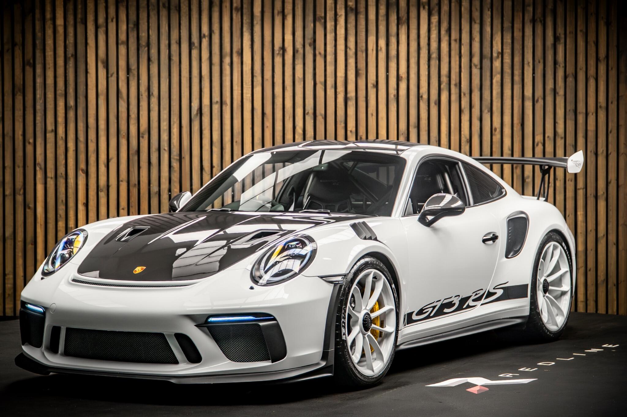 Porsche 911 view 8