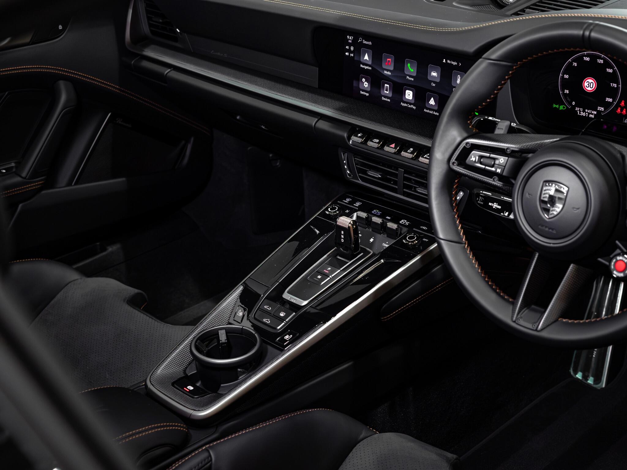 Porsche 911 view 28