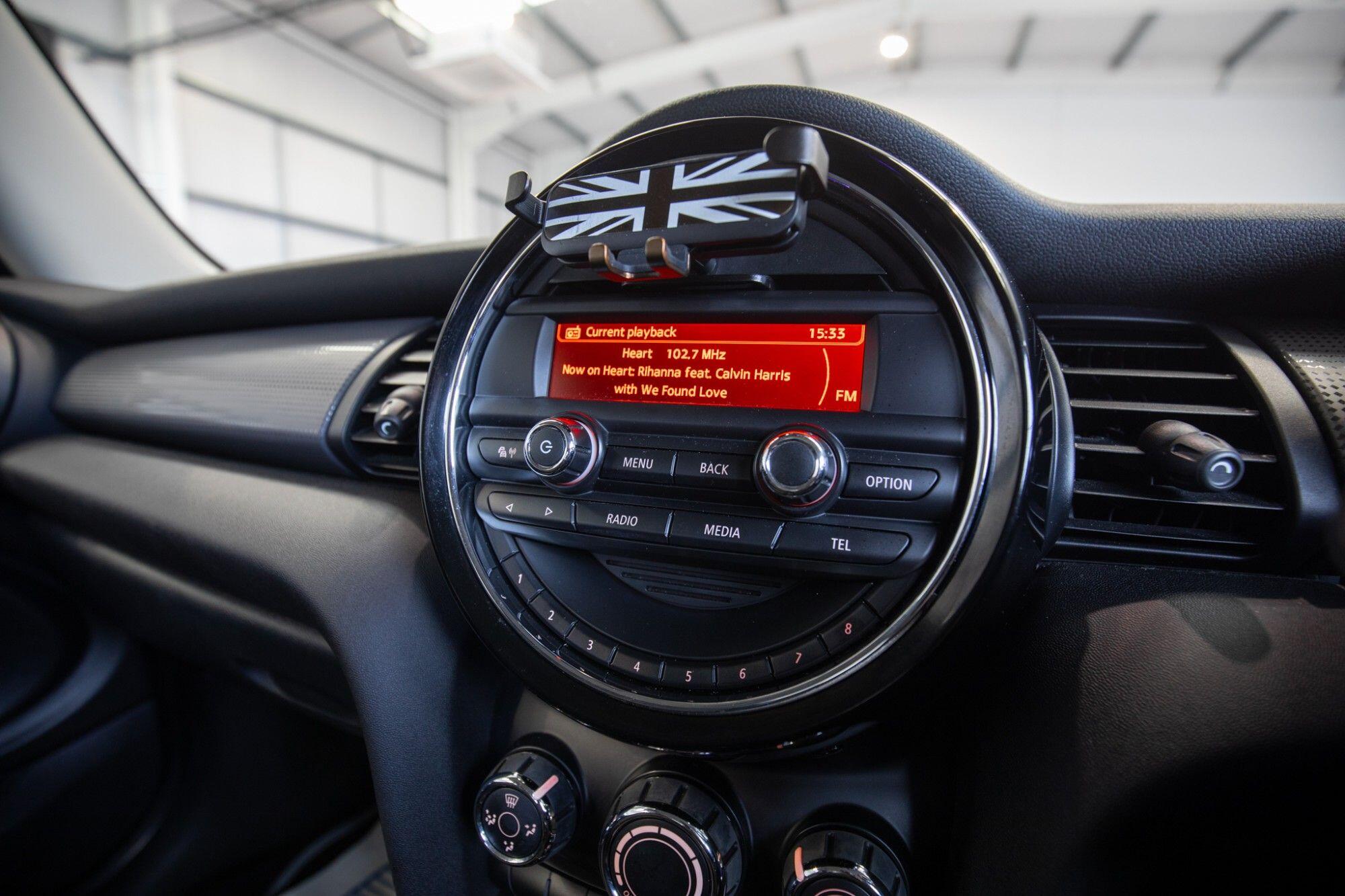 Mini Hatch view 19