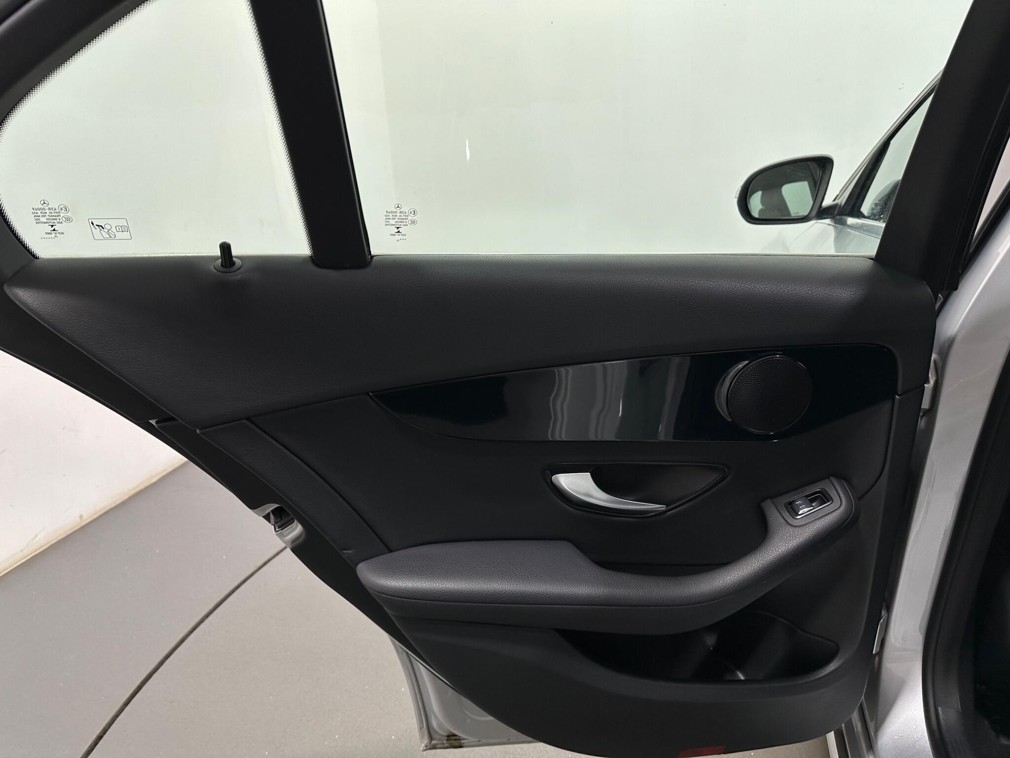 Mercedes-Benz C-Class view 41