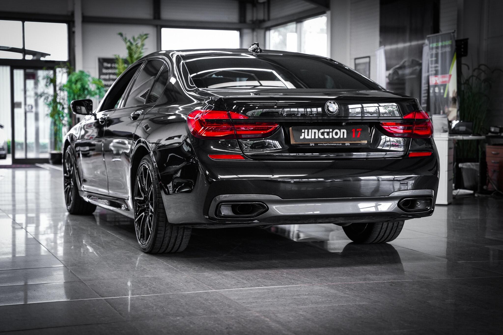BMW 7 Series view 13