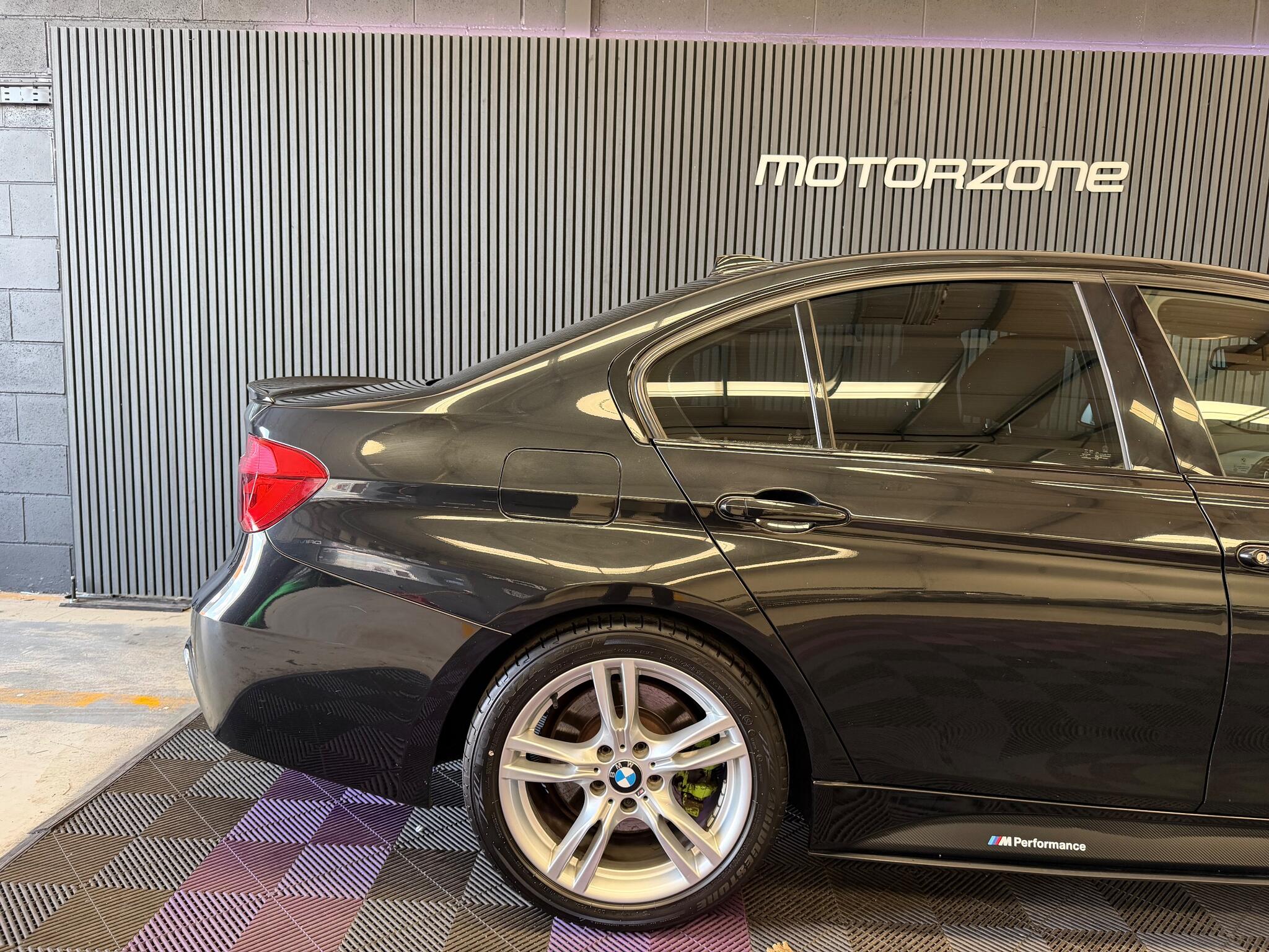 BMW 3 Series view 8