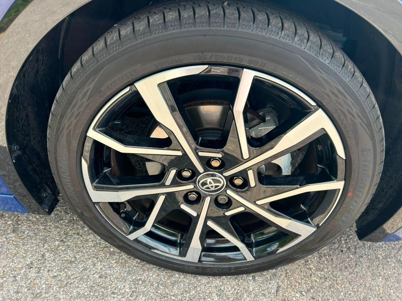 Toyota Prius view 9