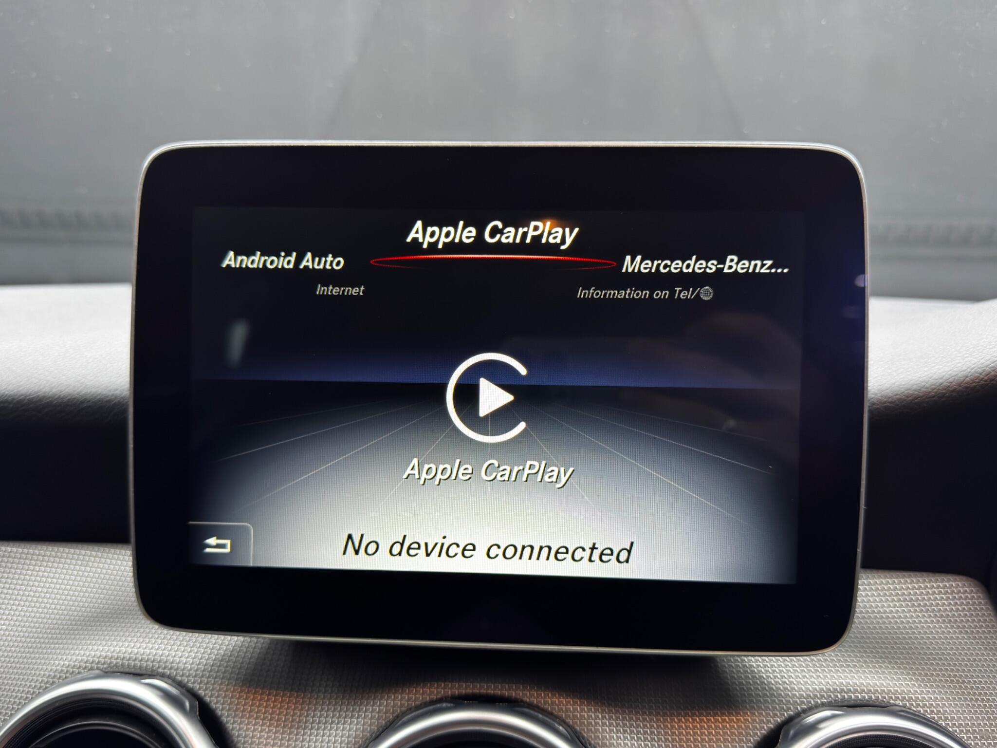 Mercedes-Benz Gla view 32