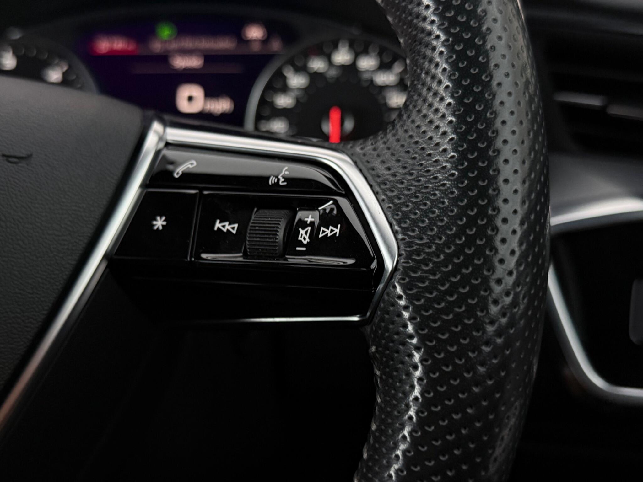 Audi A6 view 16