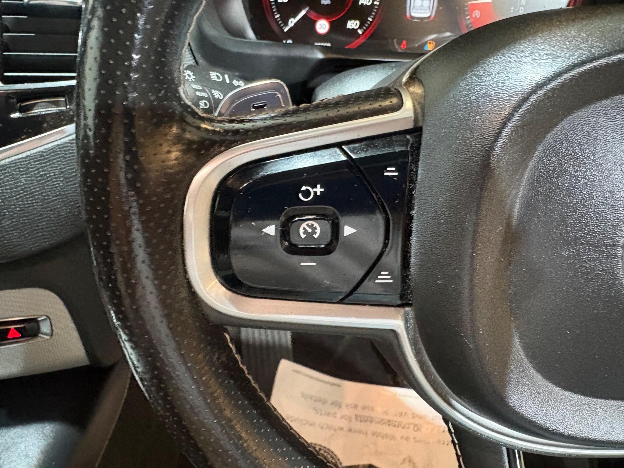 Volvo XC90 view 35