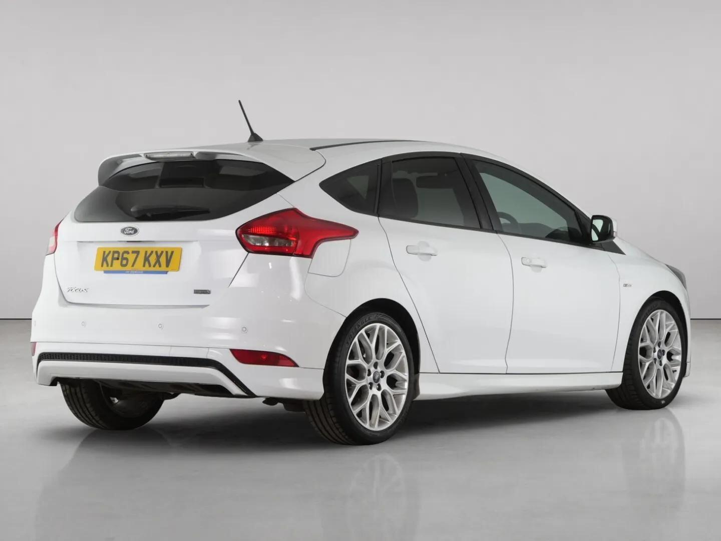 Ford Focus view 11
