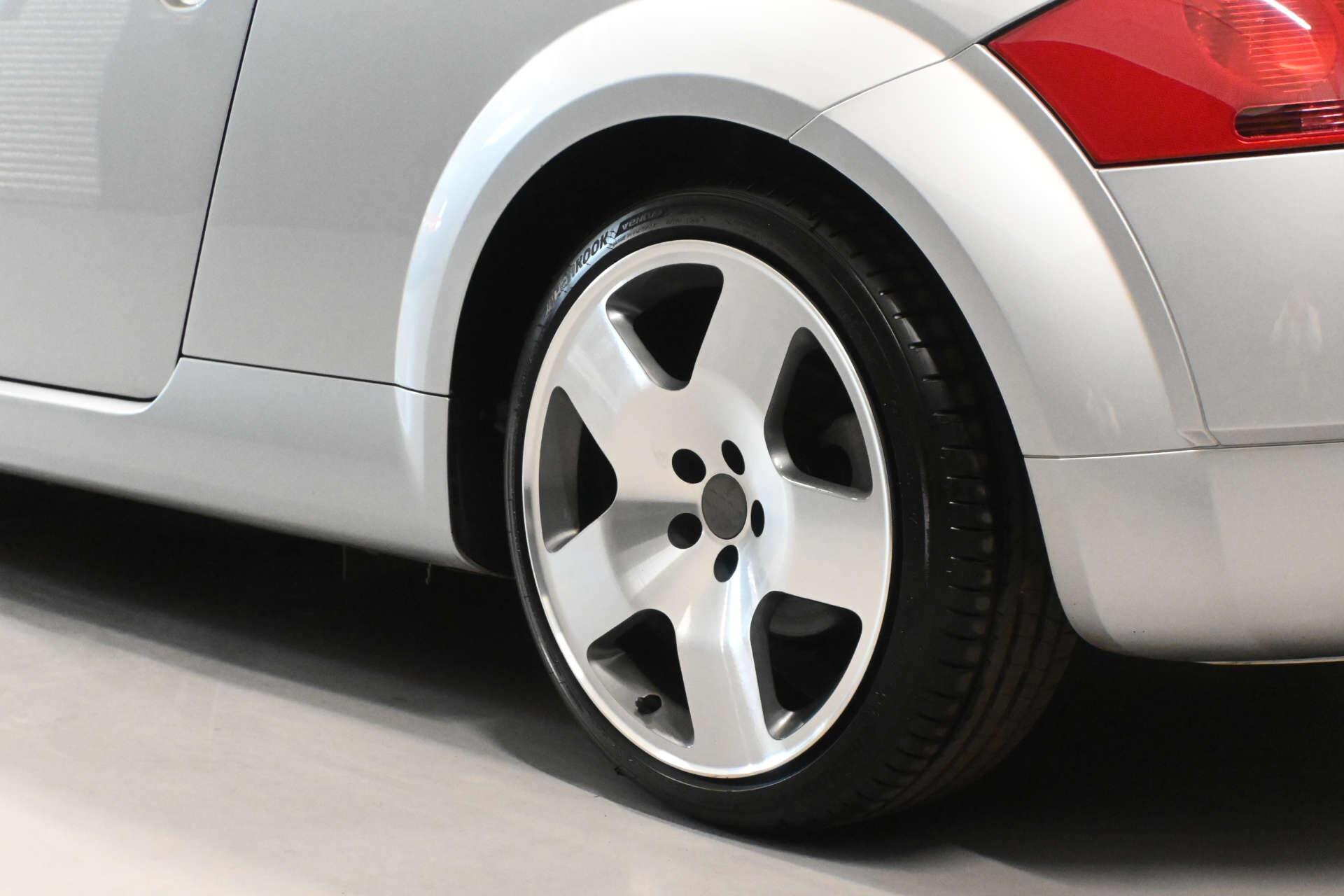 Audi TT view 29