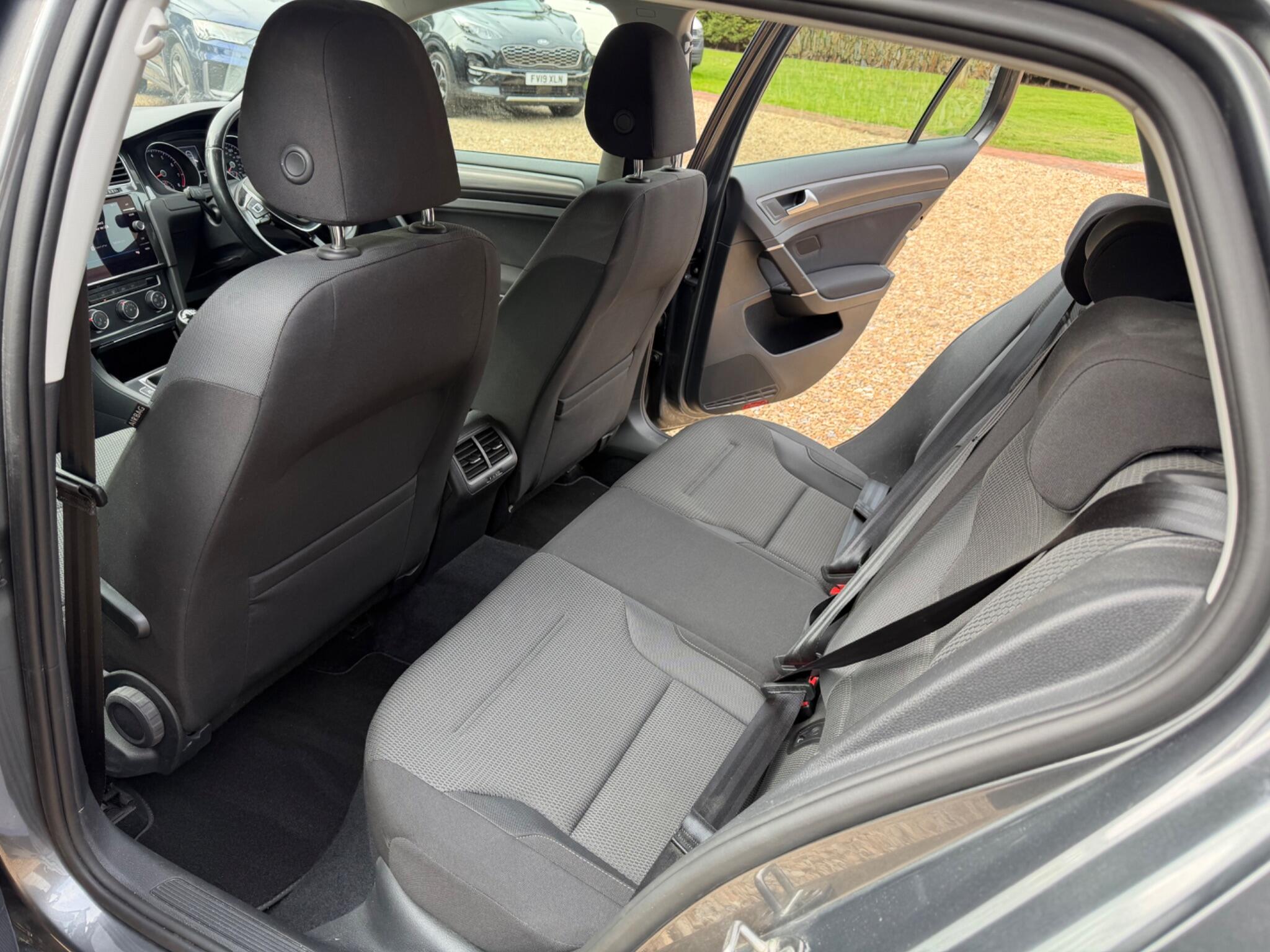 Volkswagen Golf view 24