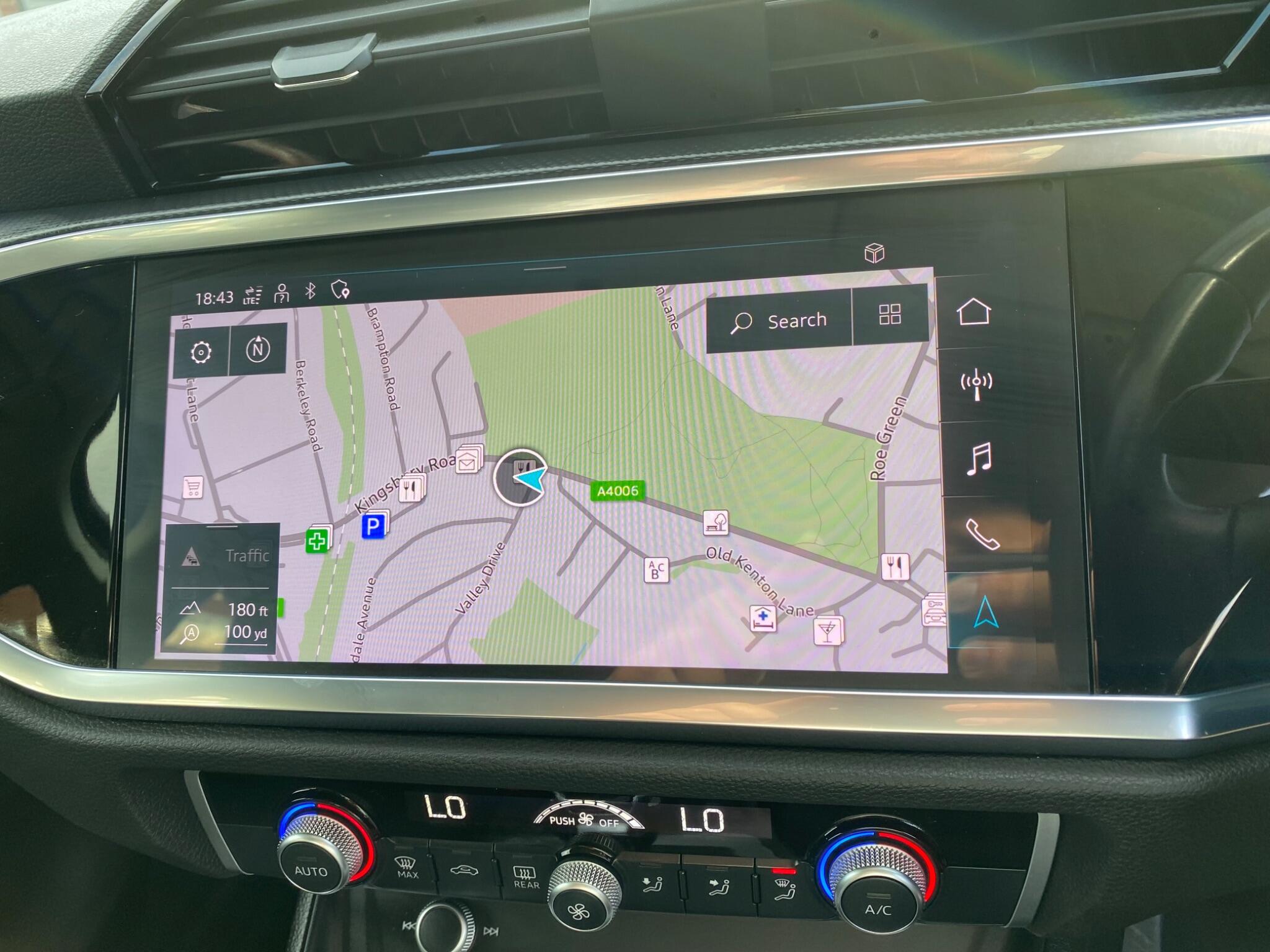 Audi Q3 view 23
