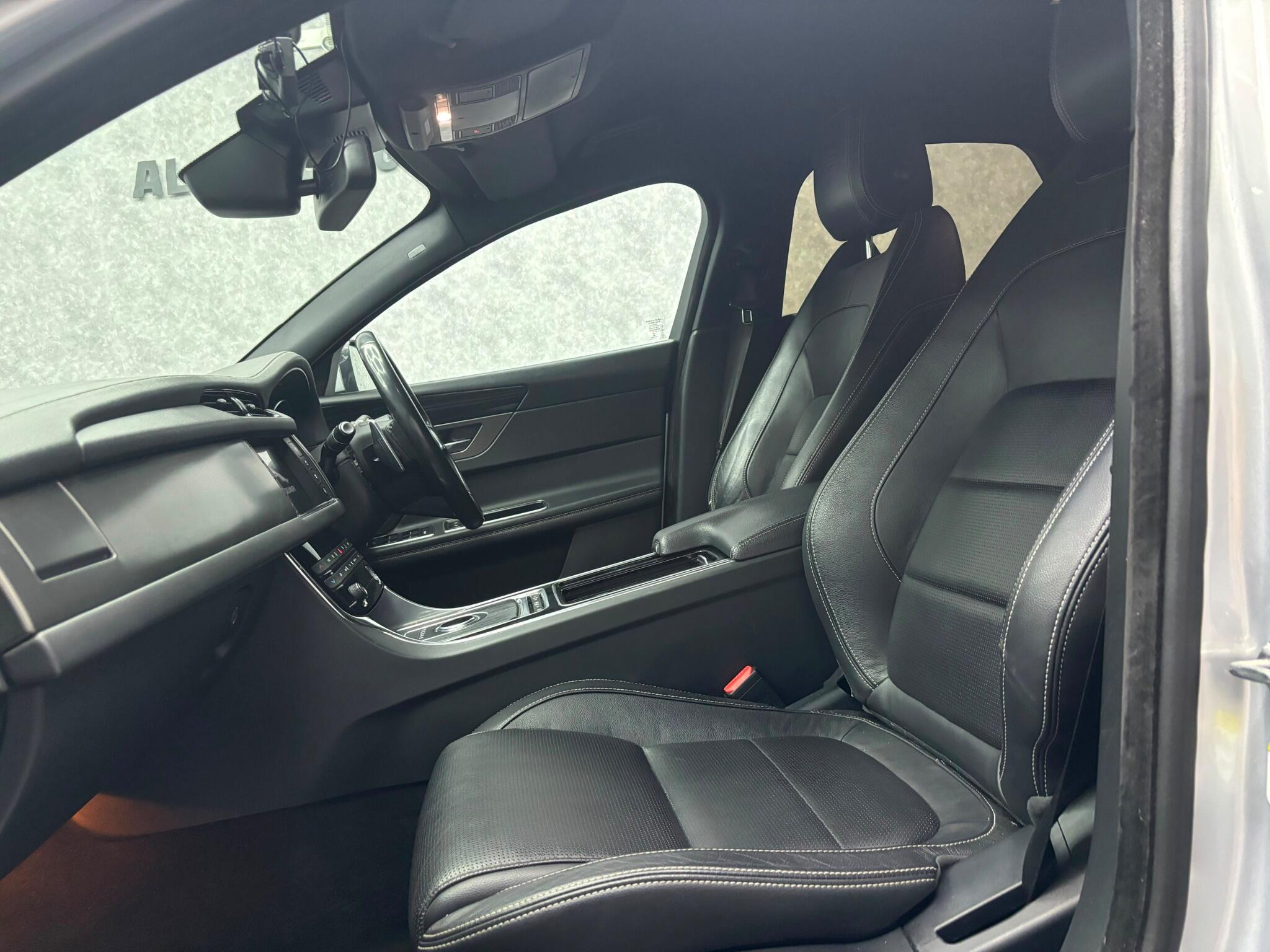 Jaguar XF view 6