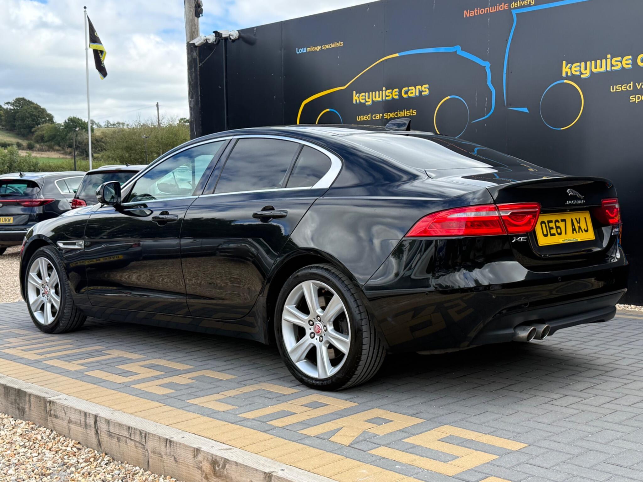 Jaguar Xe view 3