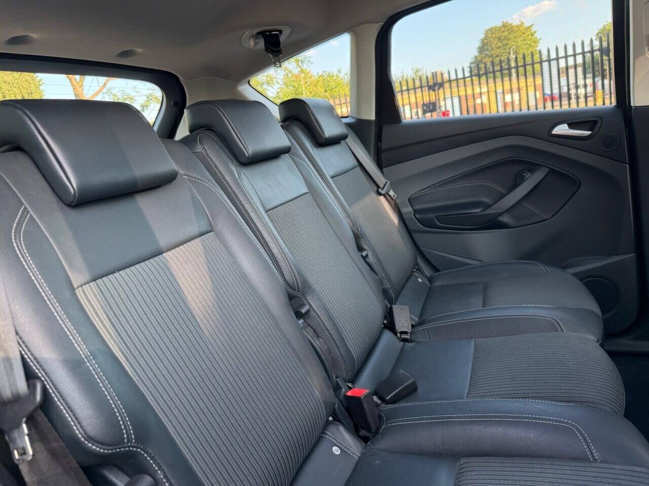 Ford C-Max view 32