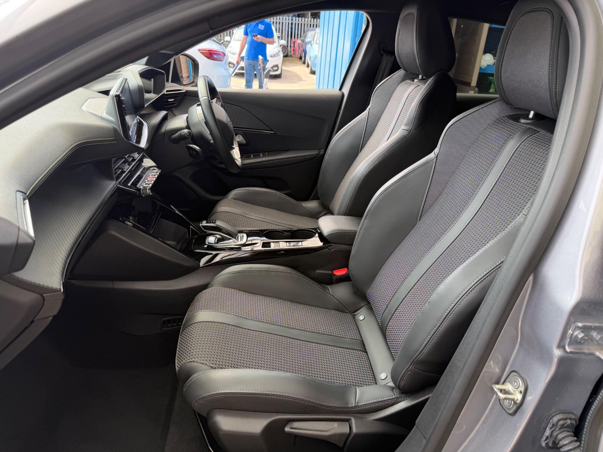 Peugeot E-208 view 28